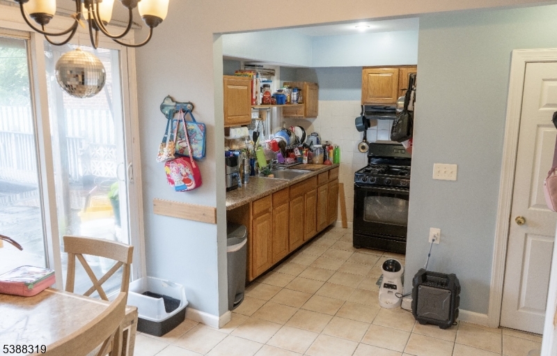 Elizabeth City, New Jersey, 07206, United States, 2 Bedrooms Bedrooms, ,3 BathroomsBathrooms,Residential,For Sale,1992844