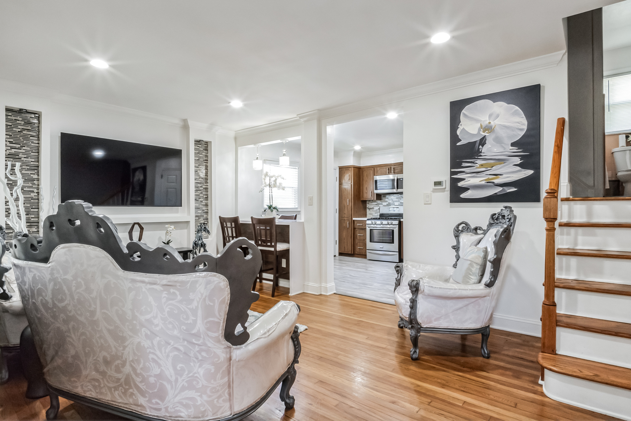 Elmwood Park, New Jersey, 07407, United States, 3 Bedrooms Bedrooms, ,2 BathroomsBathrooms,Residential,For Sale,1982757