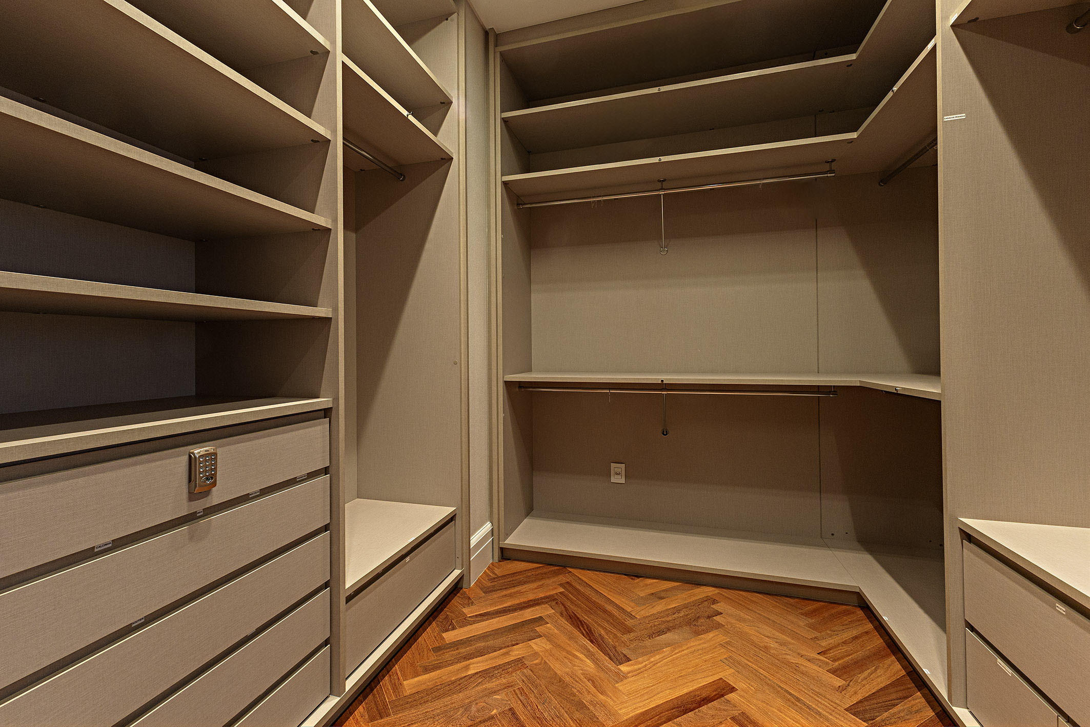  High-floor residence with four suites at Seridó condominium - 物件實景