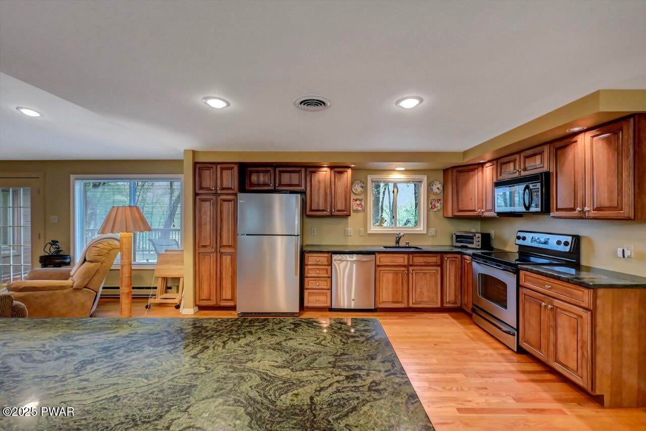 Lords Valley, Pennsylvania, 18428, United States, 5 Bedrooms Bedrooms, ,3 BathroomsBathrooms,Residential,For Sale,1977416