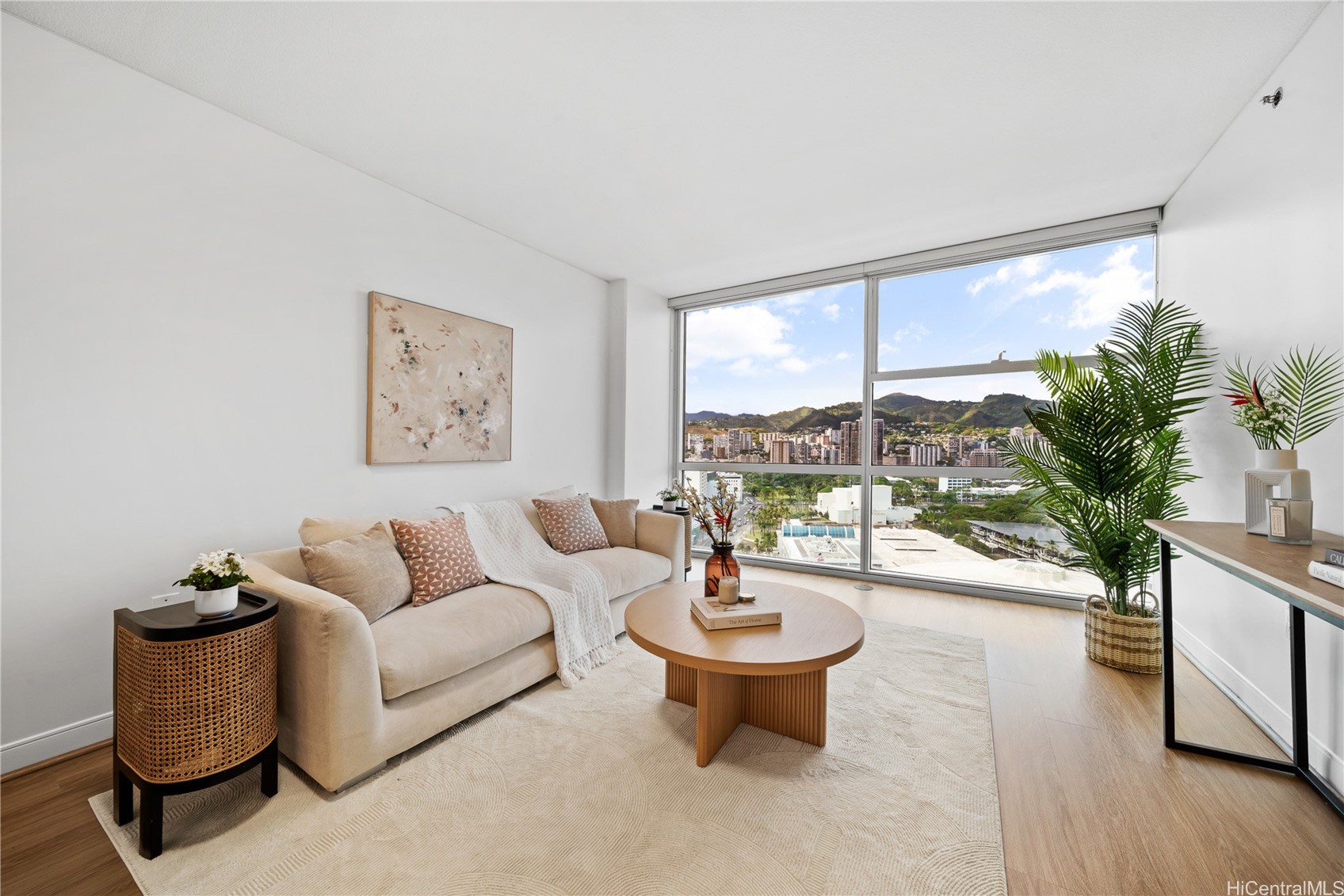 Honolulu, Hawaii, 96814, United States, 1 Bedroom Bedrooms, ,1 BathroomBathrooms,Residential,For Sale,1866206
