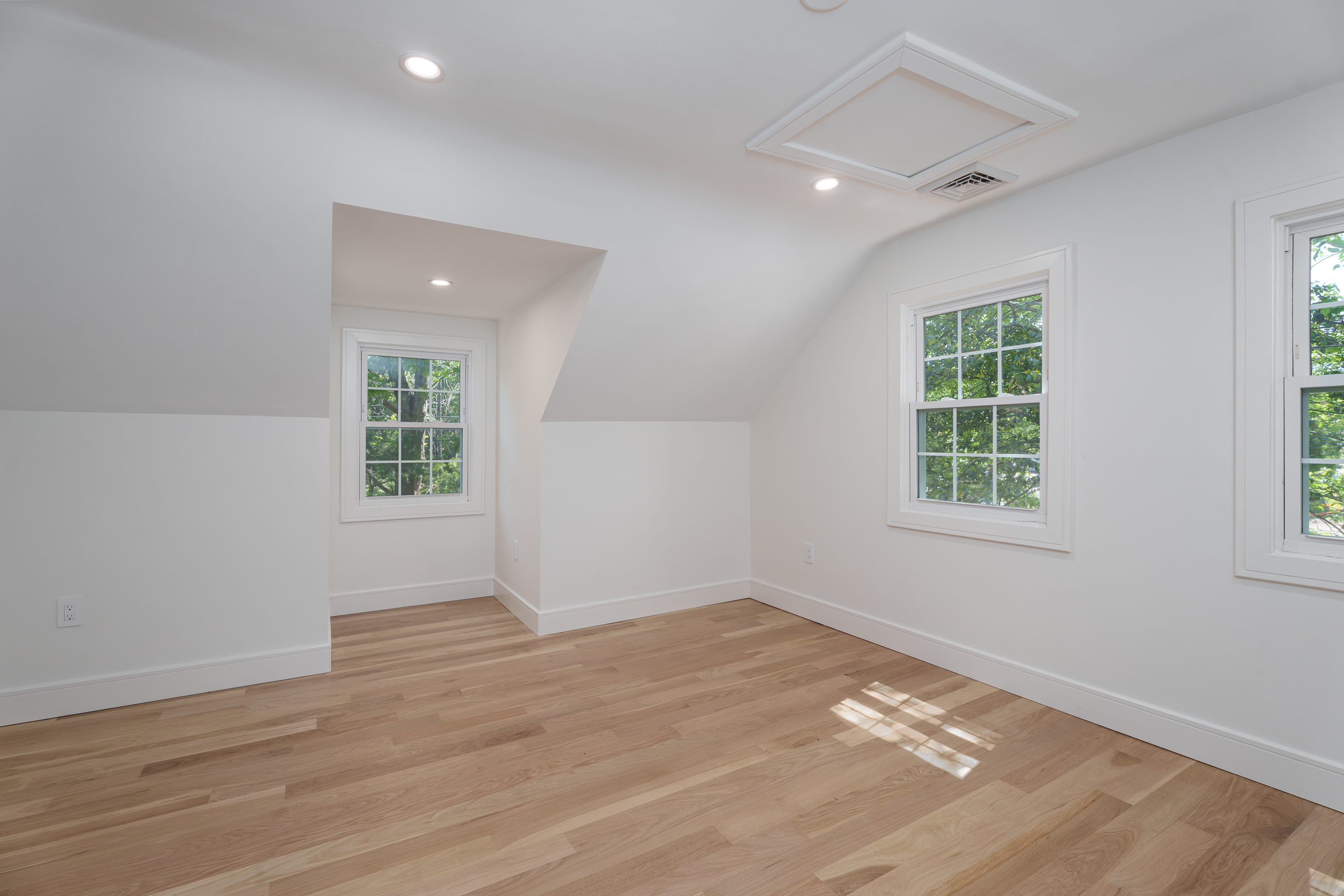  Design-Savvy Renovation Steps from Nature and Town - 物件實景