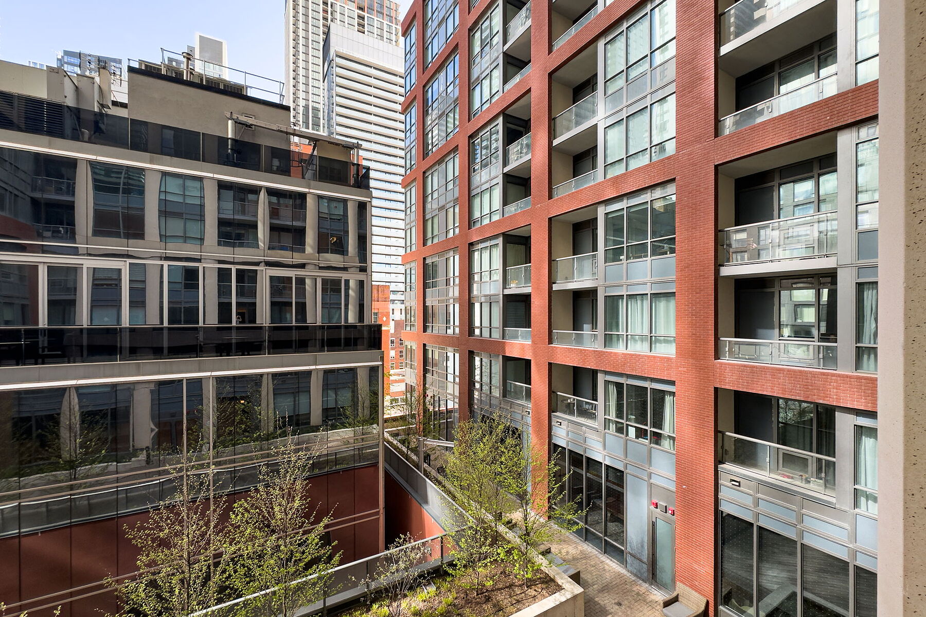  Suite 611 at Peter & Adelaide - 物件實景