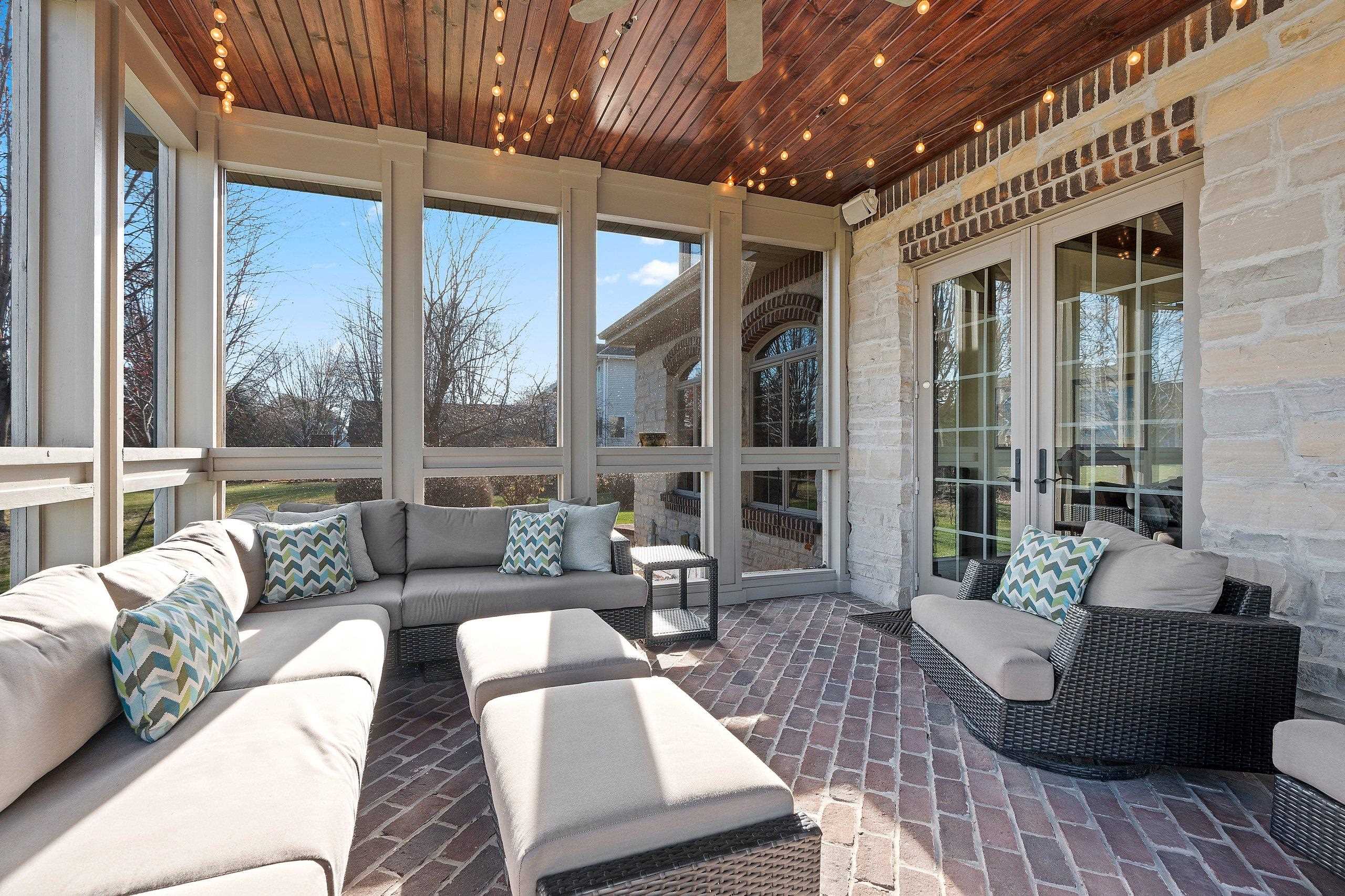 MENASHA, Wisconsin, 54952, United States, 6 Bedrooms Bedrooms, ,5 BathroomsBathrooms,Residential,For Sale,1994548