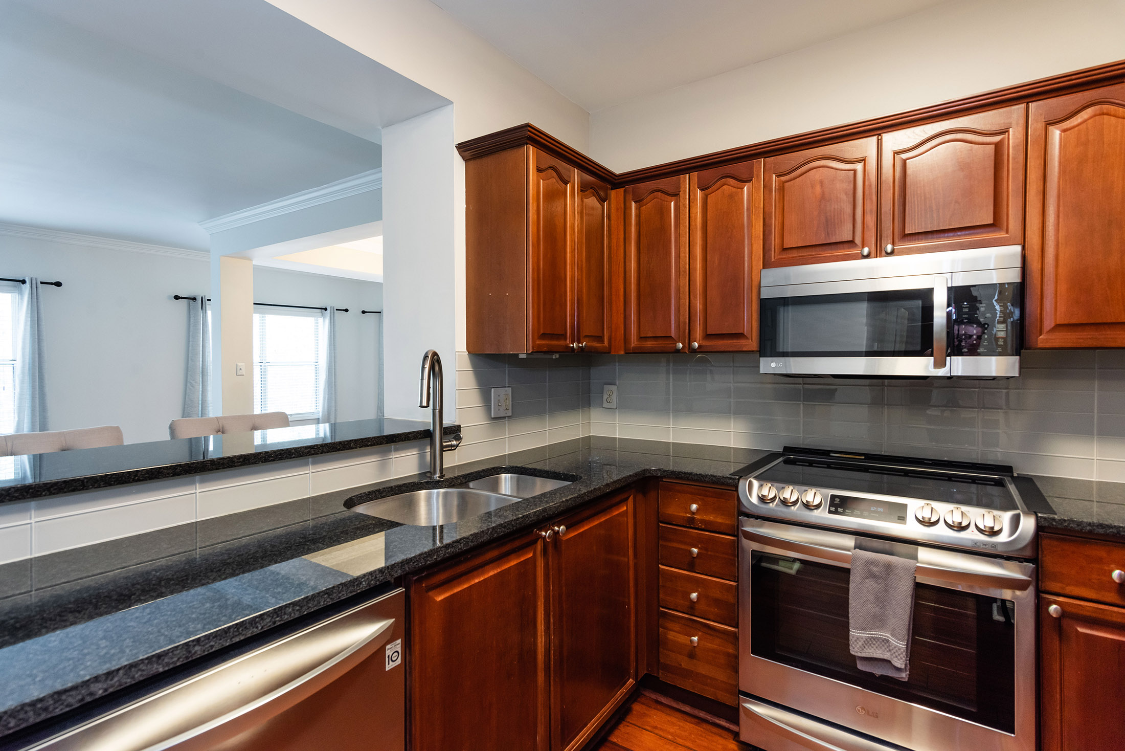  Spacious Corner Unit Condo in Resort-Style Community - 物件實景