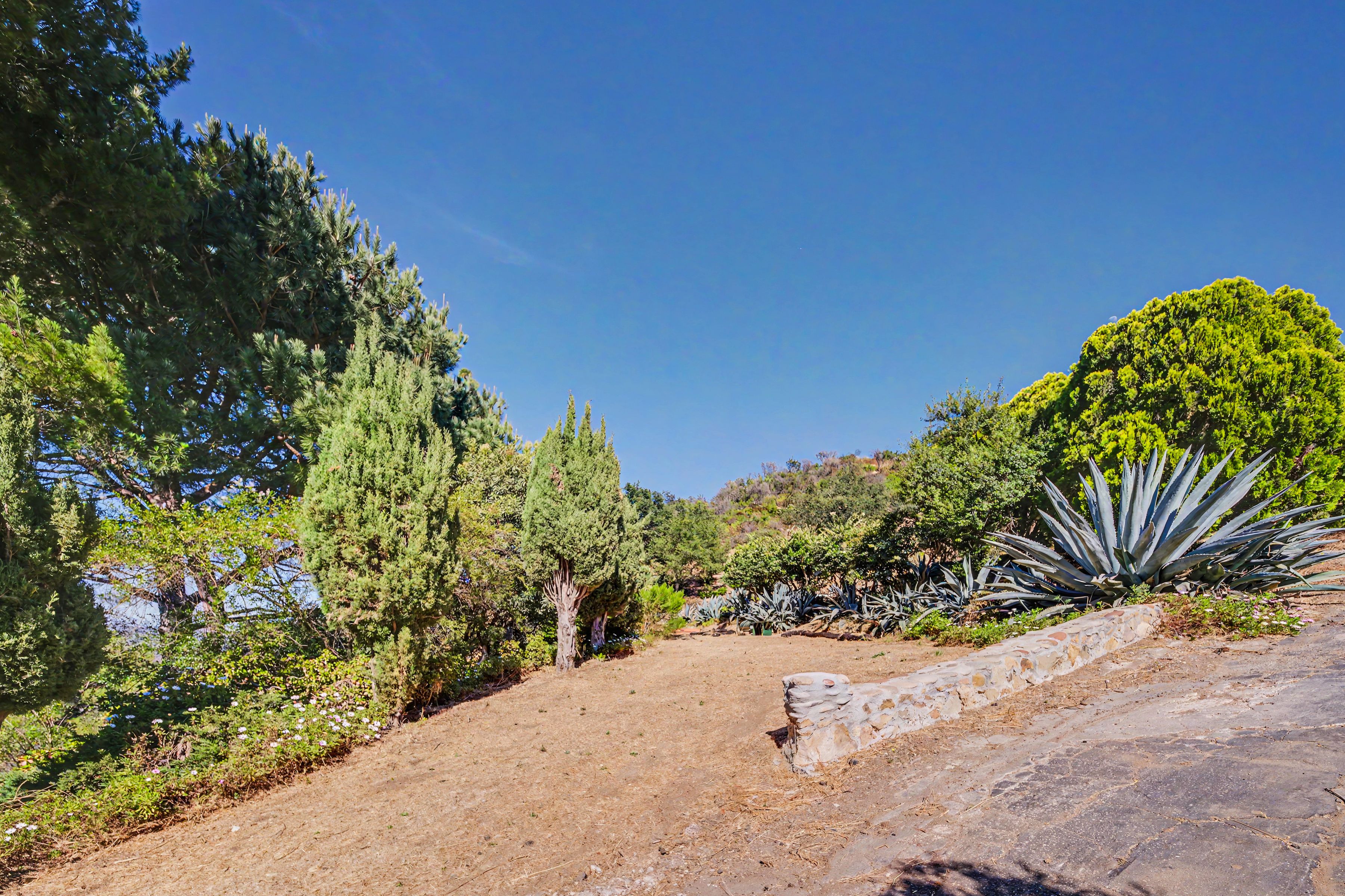  2188 Tuna Canyon Rd - 物件實景
