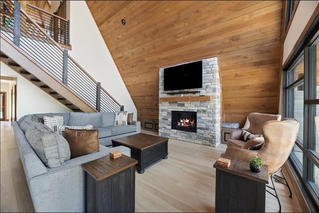 Lead, South Dakota, 57754, United States, 5 Bedrooms Bedrooms, ,1 BathroomBathrooms,Residential,For Sale,1998028