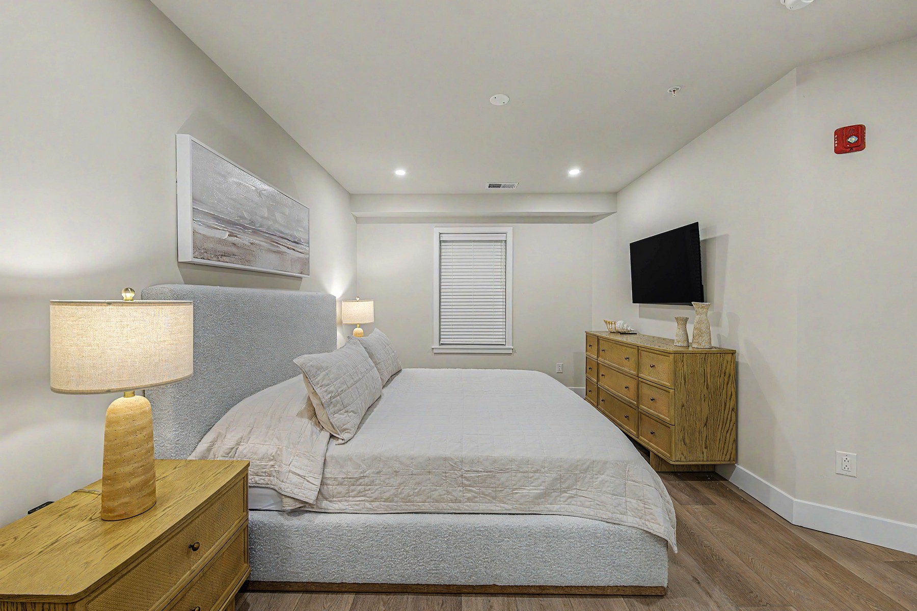  323 E Oak Avenue #101 - 物件實景