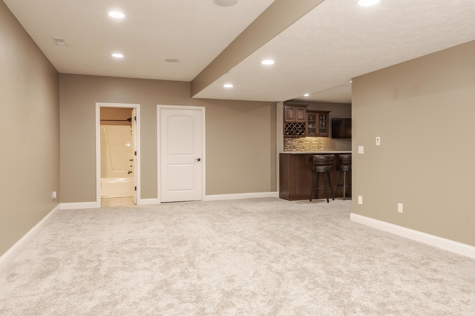 Bloomington, Illinois, 61704, United States, 4 Bedrooms Bedrooms, ,4 BathroomsBathrooms,Residential,For Sale,1996227