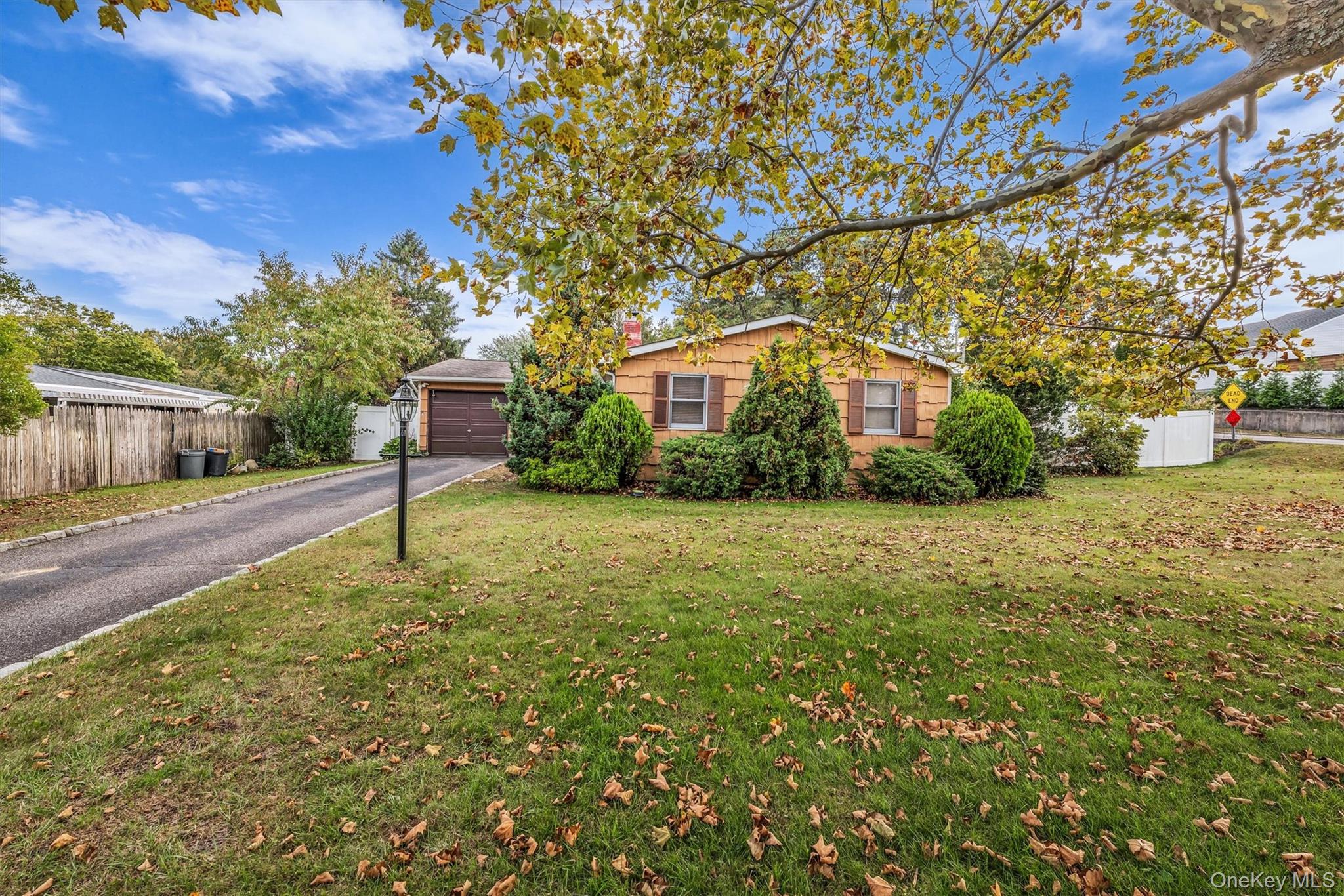 Ridgewood Ave, Holtsville, NY 11742