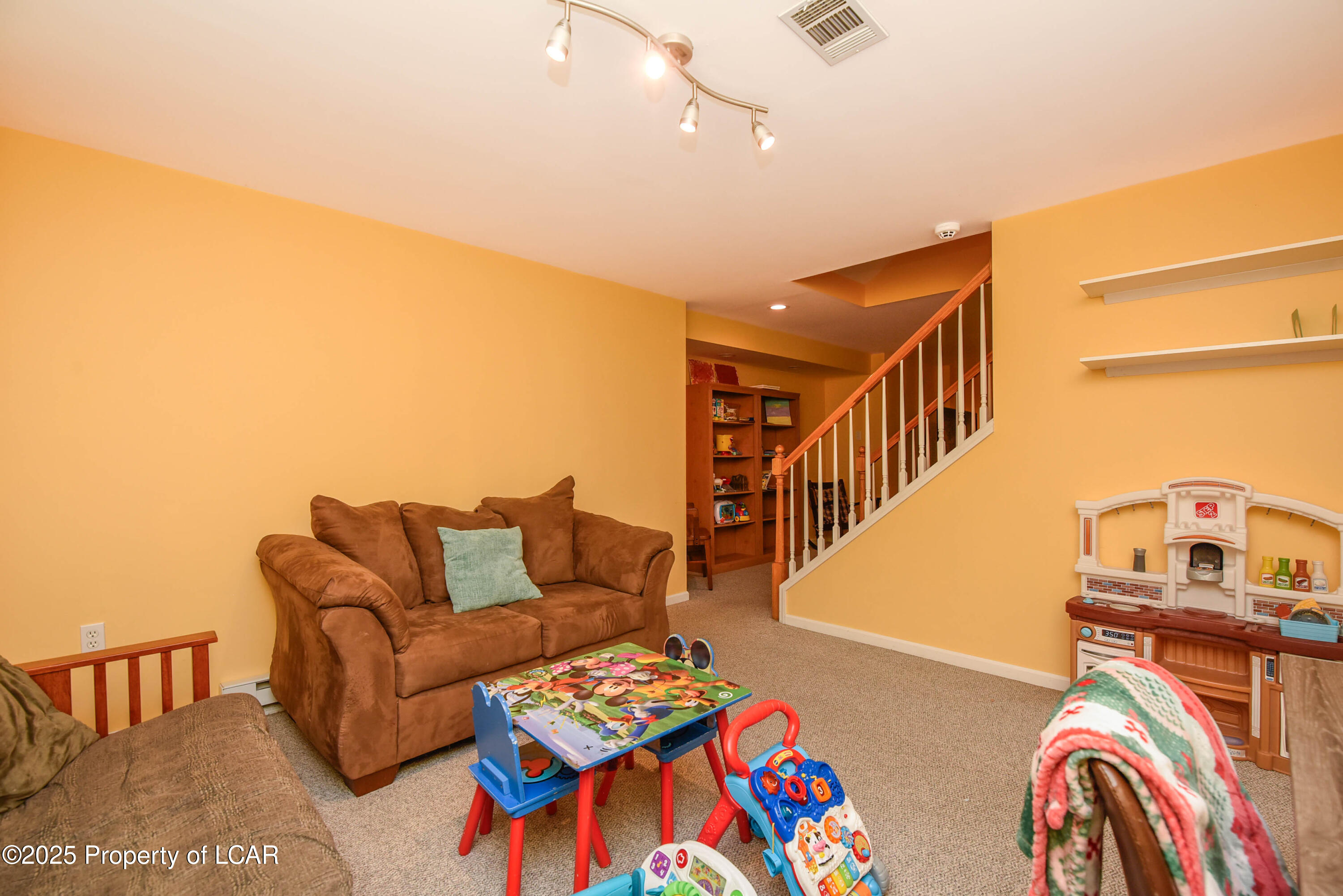 Dallas, Pennsylvania, 18612, United States, 4 Bedrooms Bedrooms, ,3 BathroomsBathrooms,Residential,For Sale,2005553