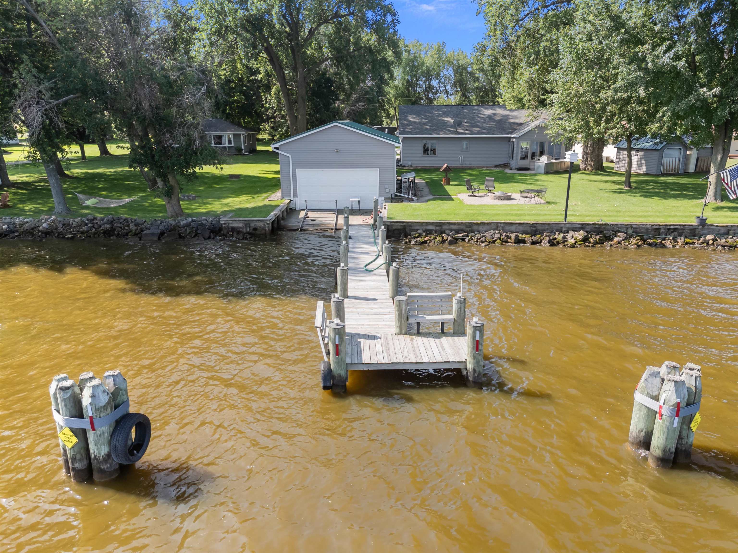 WINNECONNE, Wisconsin, 54986, United States, 2 Bedrooms Bedrooms, ,2 BathroomsBathrooms,Residential,For Sale,1926220
