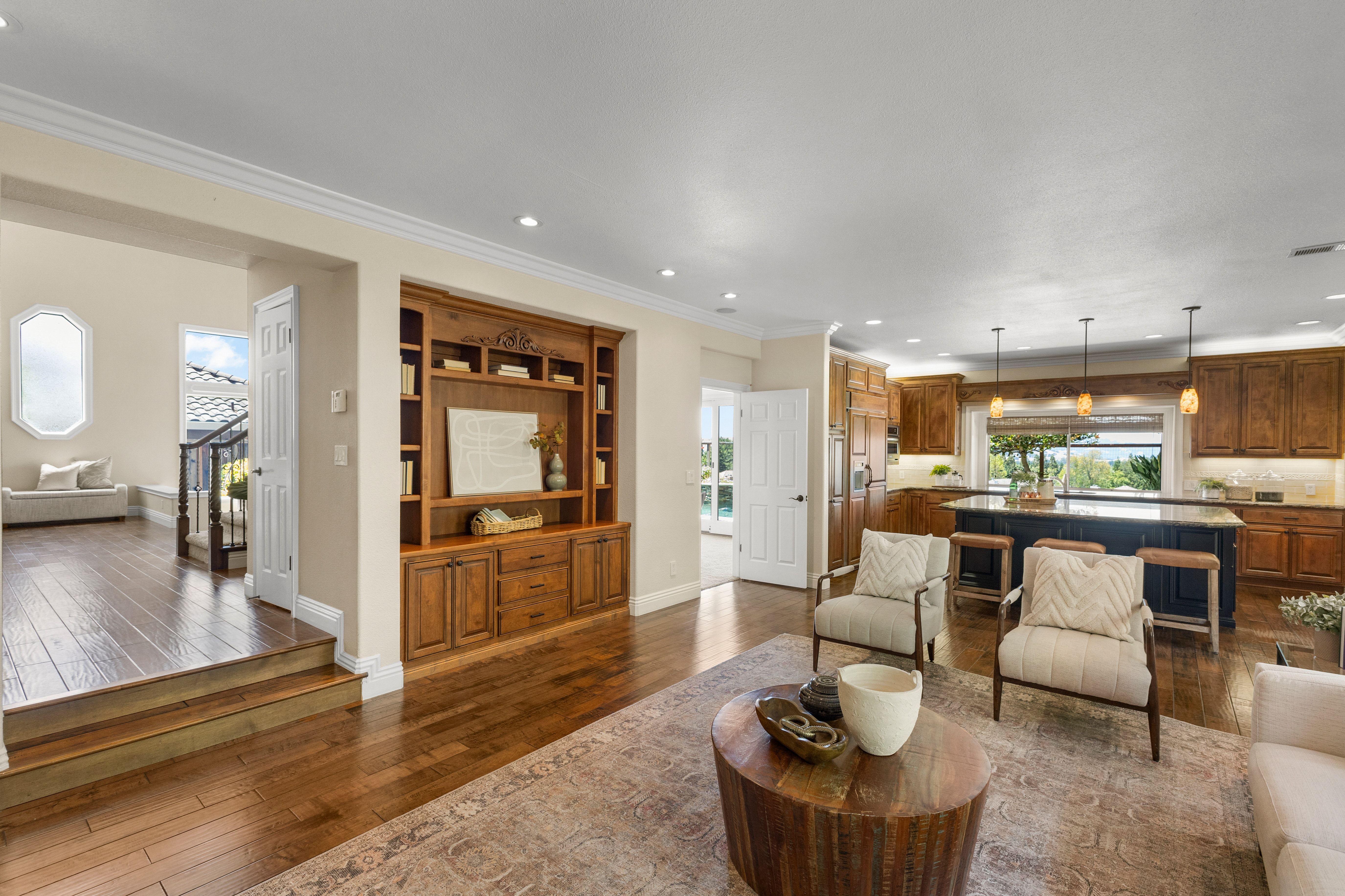  Award-Winning Curb Appeal with Spectacular Sunset Views - 物件實景