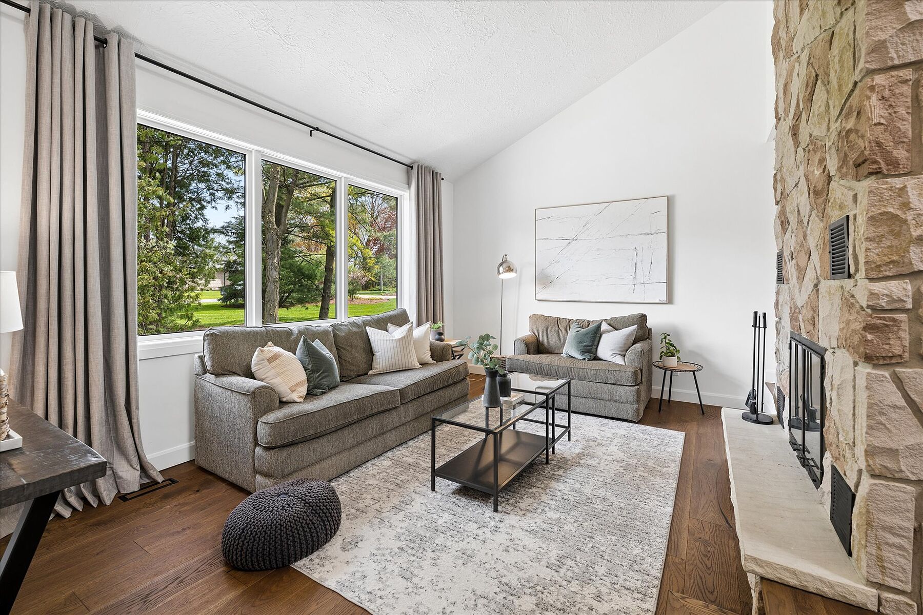  Serene, Elegant Home - 物件實景