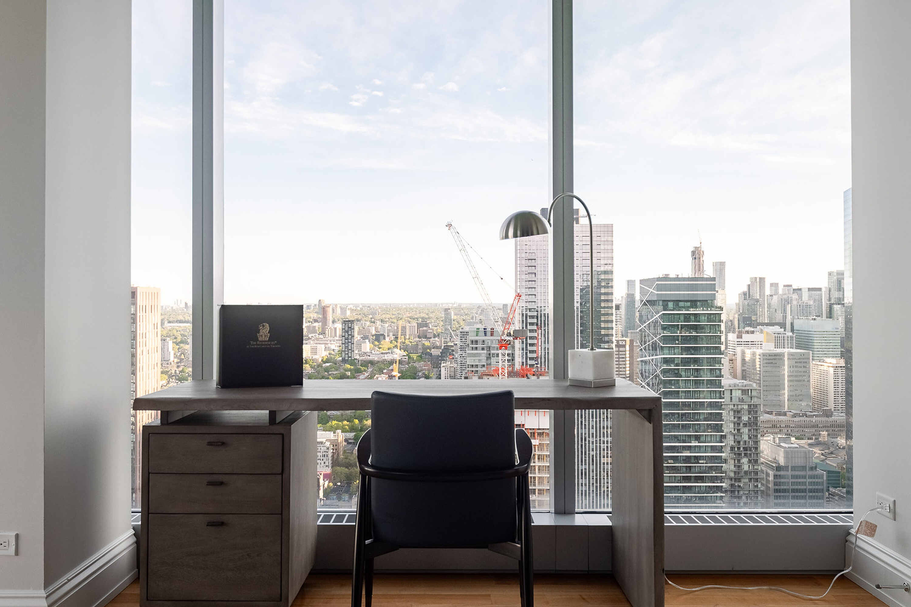  Fully Furnished Two Bedroom - 物件實景