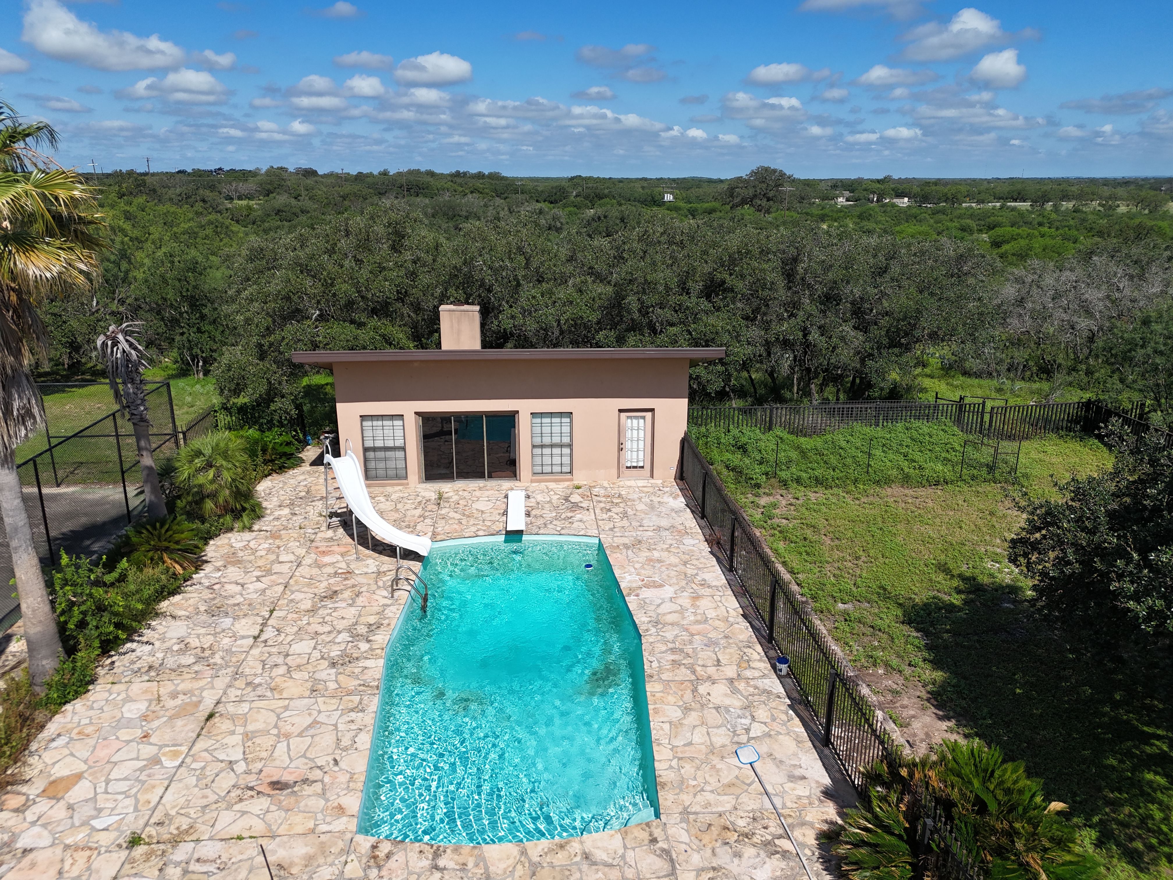  Apache Hill Ranch in Uvalde County - 物件實景