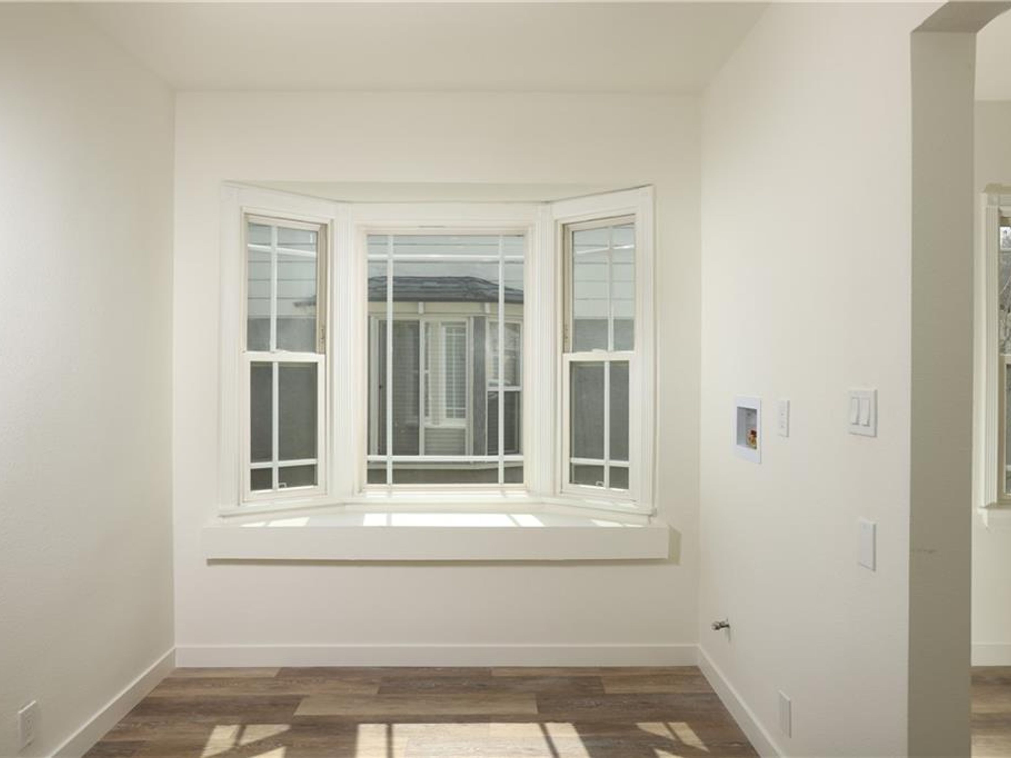  1004 West Clark Avenue, Burbank, CA 91506 - 物件實景