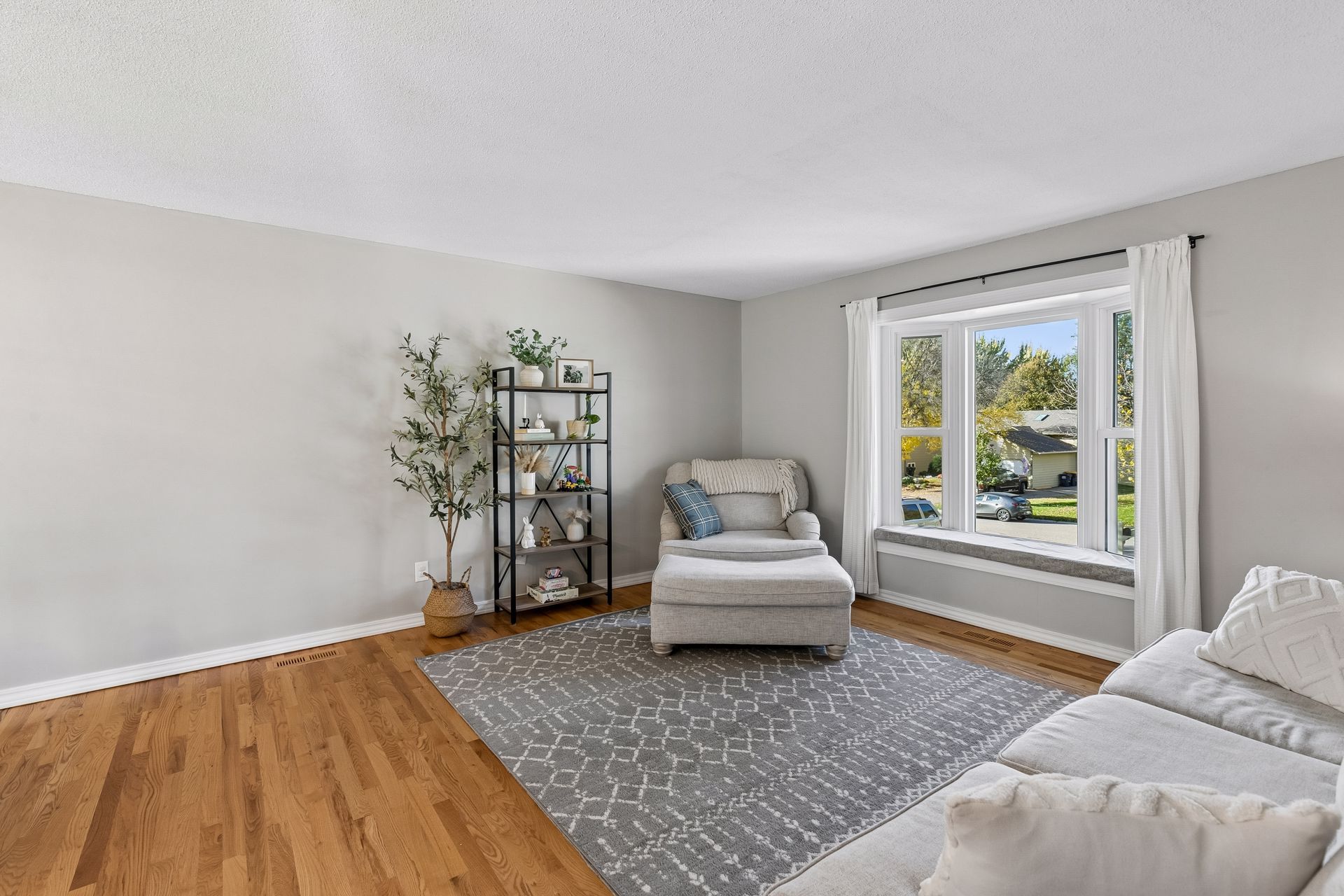  A Light-Filled Home Near Rolling Oaks Park - 物件實景