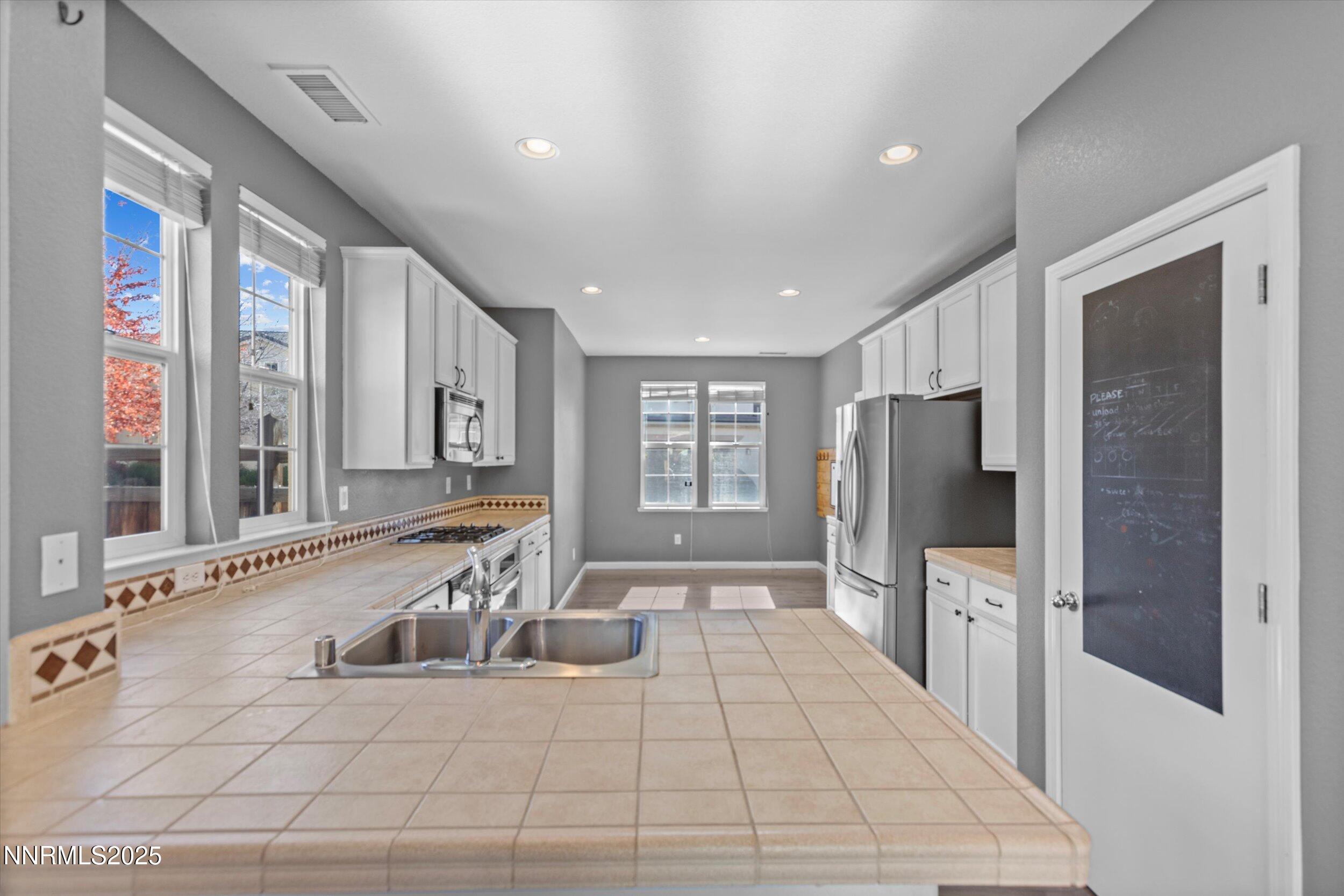 Sparks, Nevada, 89436, United States, 3 Bedrooms Bedrooms, ,3 BathroomsBathrooms,Residential,For Sale,1988123