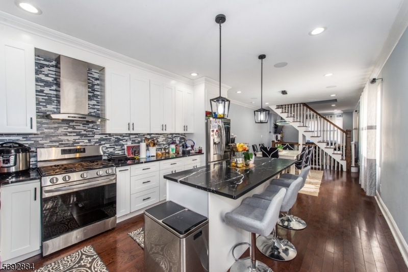 Belleville Twp., New Jersey, 07109, United States, 8 Bedrooms Bedrooms, ,3 BathroomsBathrooms,Residential,For Sale,1989037