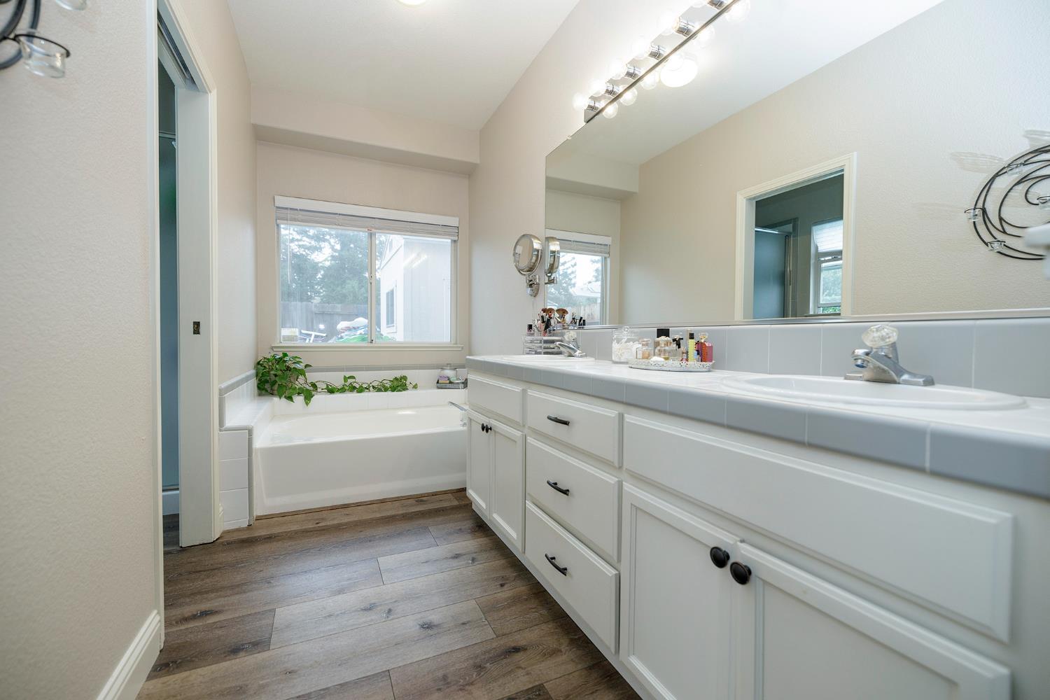 Turlock, California, 95382, United States, 4 Bedrooms Bedrooms, ,2 BathroomsBathrooms,Residential,For Sale,1987416