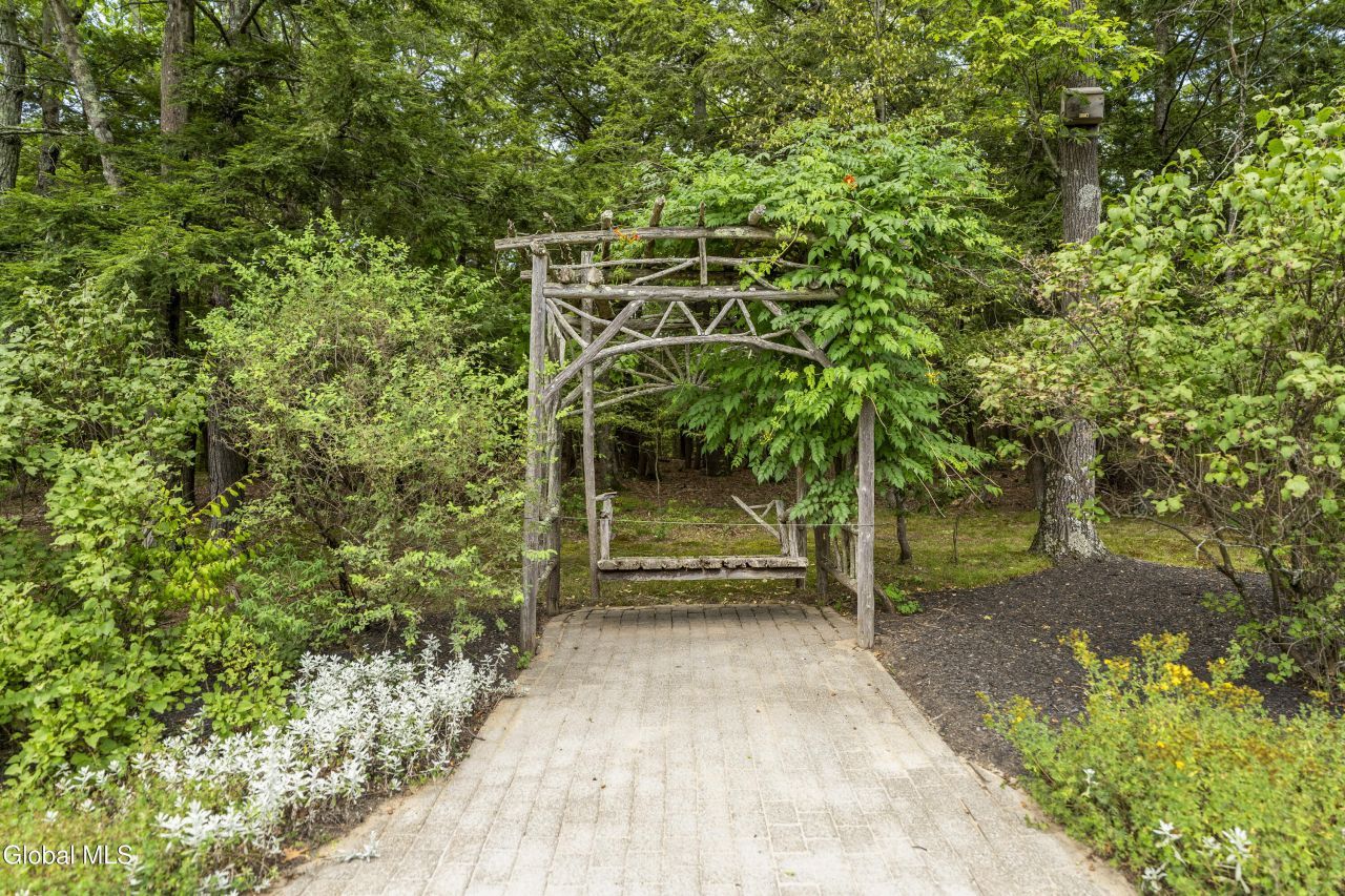 Coeymans Hollow, New York, 12046, United States, 4 Bedrooms Bedrooms, ,3 BathroomsBathrooms,Residential,For Sale,1907699