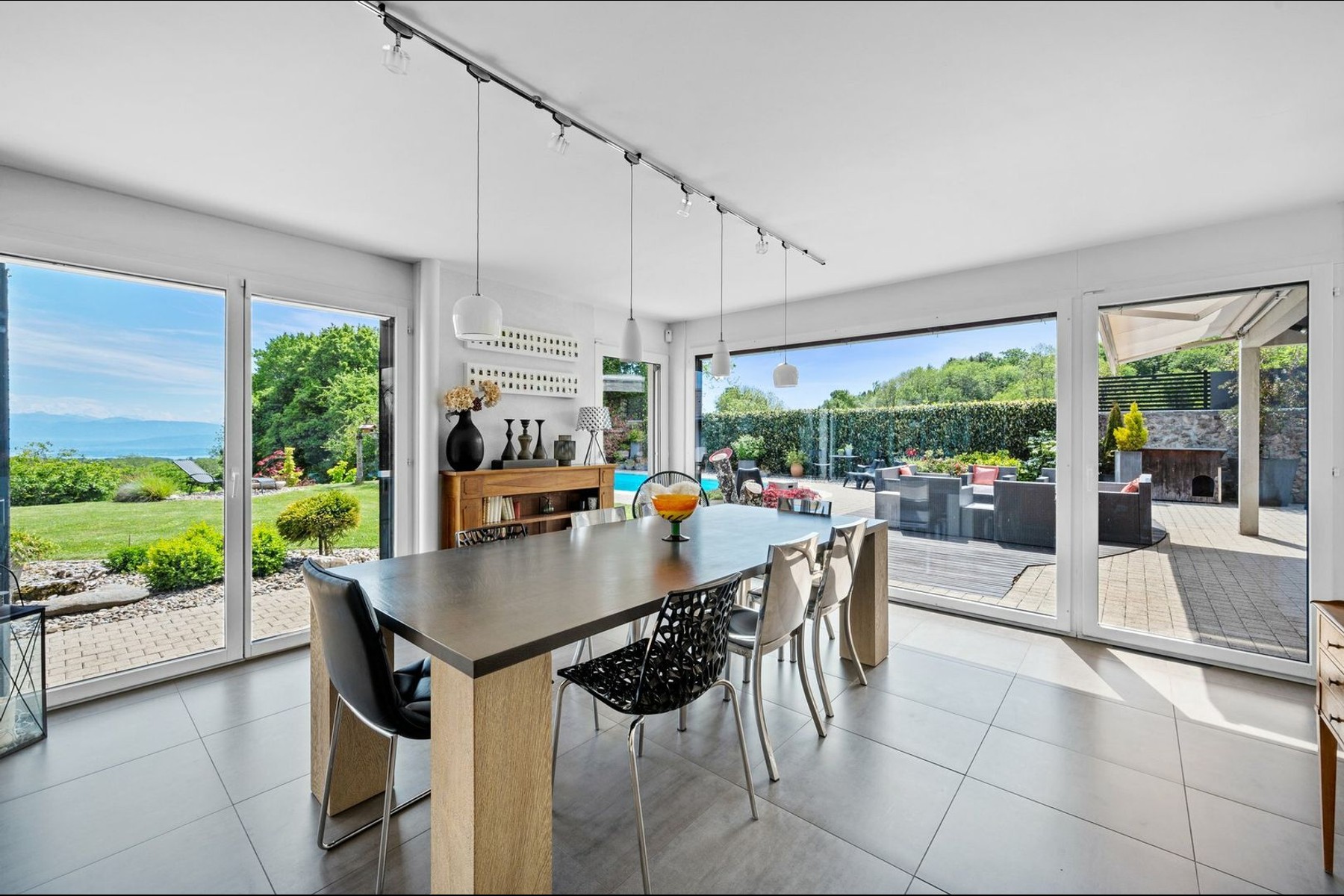  Contemporary villa with lake and Alpine views - 物件實景