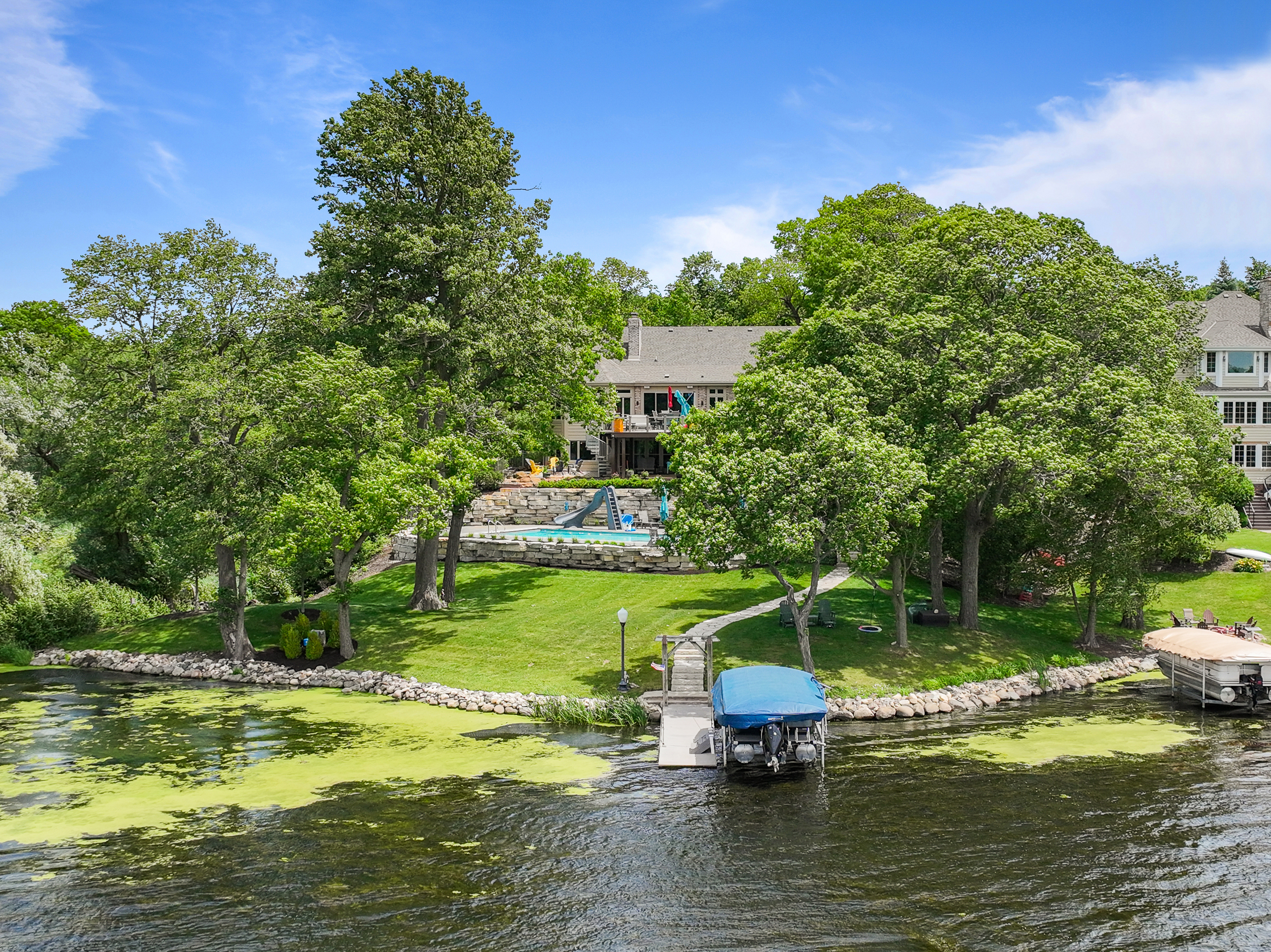  The Pinnacle of Luxury Living: 2.3-Acre Private Tichigan Lake Estate - 物件實景