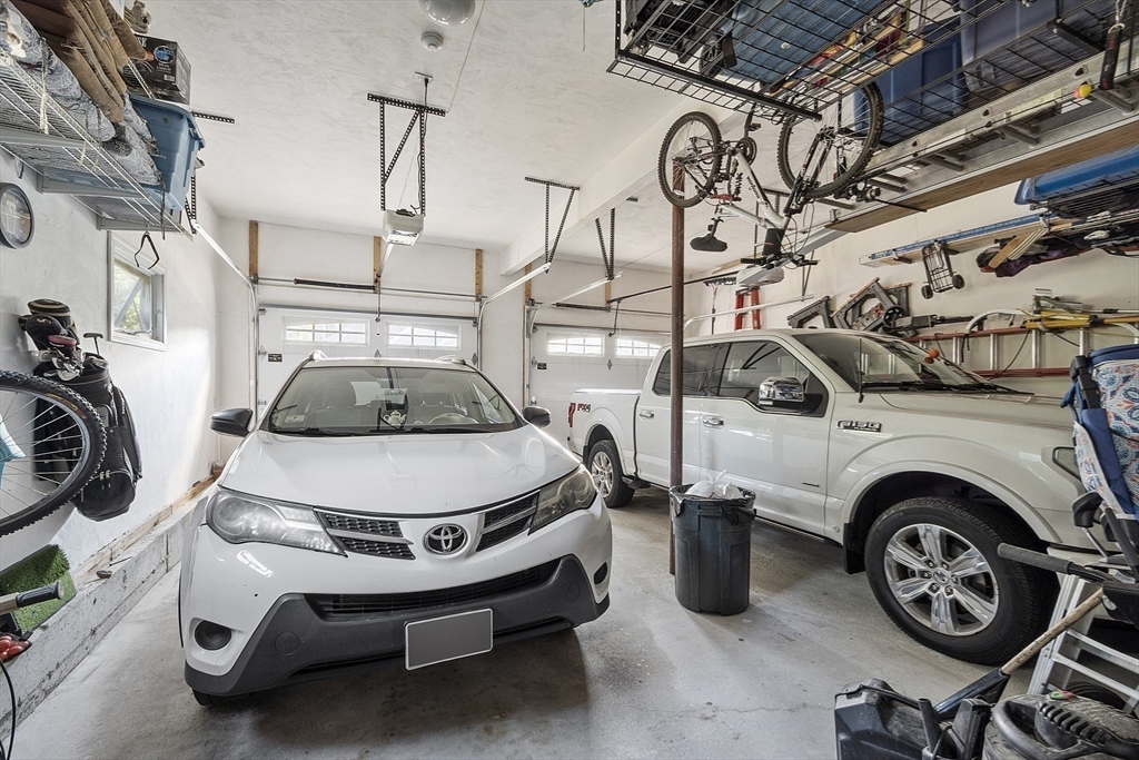 Middleton, Massachusetts, 01949, United States, 4 Bedrooms Bedrooms, ,4 BathroomsBathrooms,Residential,For Sale,1981147