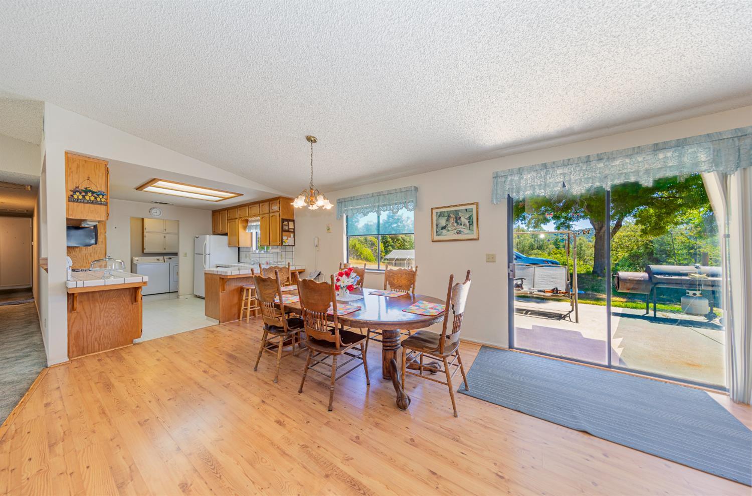 Oakhurst, California, 93644, United States, 4 Bedrooms Bedrooms, ,3 BathroomsBathrooms,Residential,For Sale,1974250