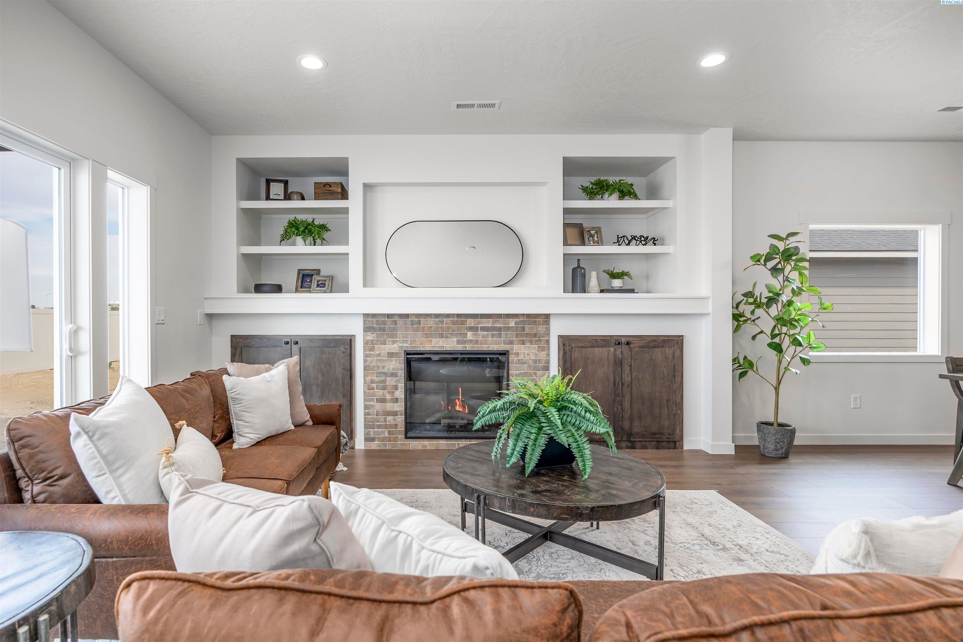 Prosser, Washington, 99350, United States, 4 Bedrooms Bedrooms, ,1 BathroomBathrooms,Residential,For Sale,1977826