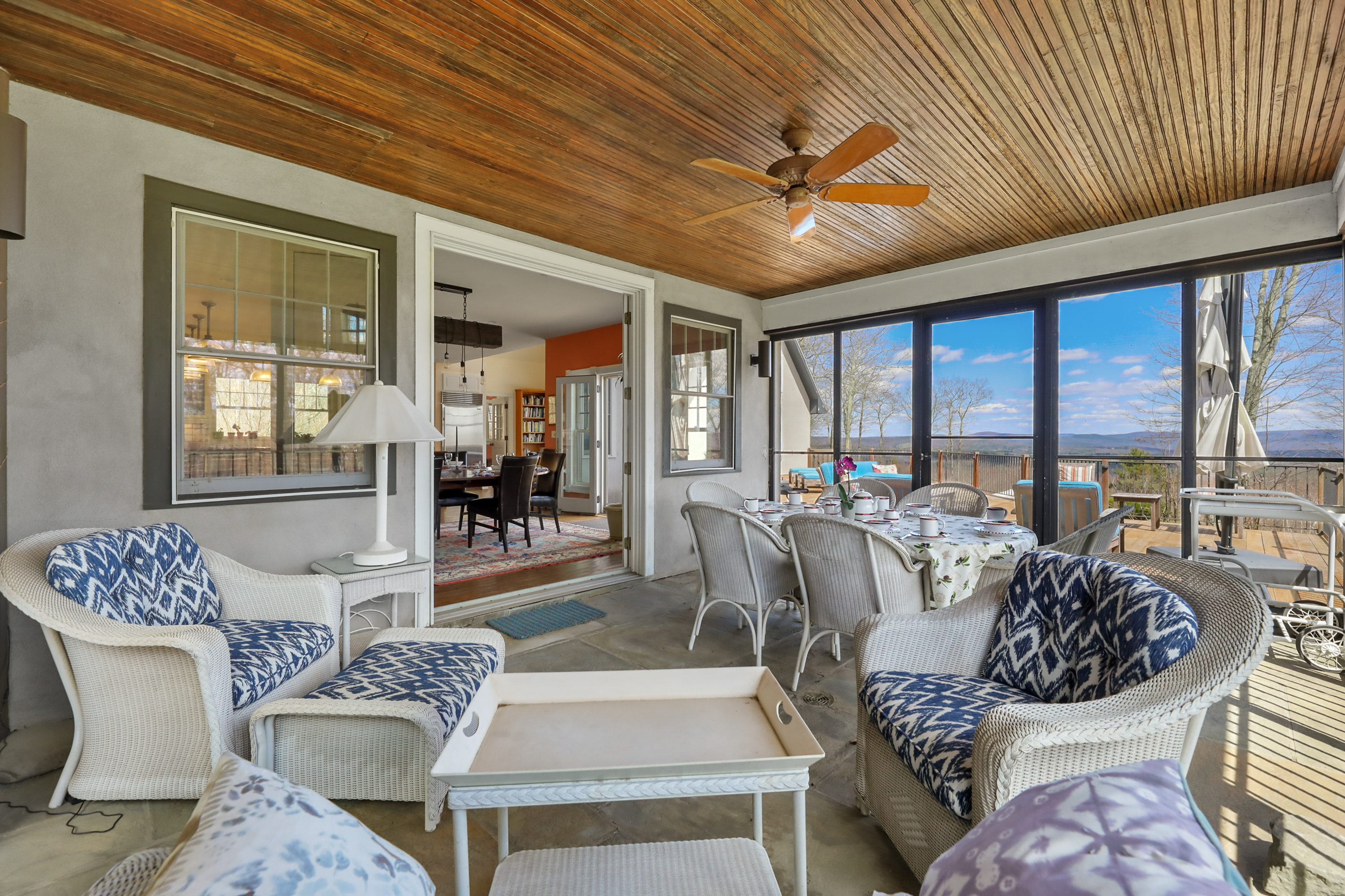  Exquisite Tudor Estate Set on 18+ Breathtaking Acres with Stunning Panoramic Vie - 物件實景