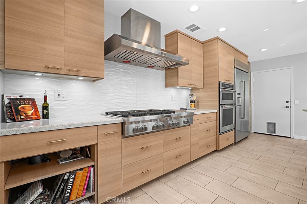 Long Beach, California, 90803, United States, 2 Bedrooms Bedrooms, ,3 BathroomsBathrooms,Residential,For Sale,1917947