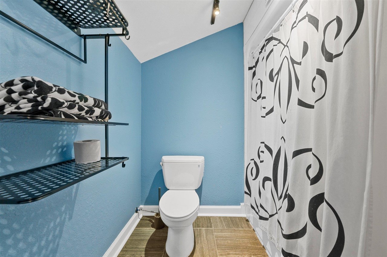 Bowling Green, Kentucky, 42103, United States, 4 Bedrooms Bedrooms, ,5 BathroomsBathrooms,Residential,For Sale,1991633