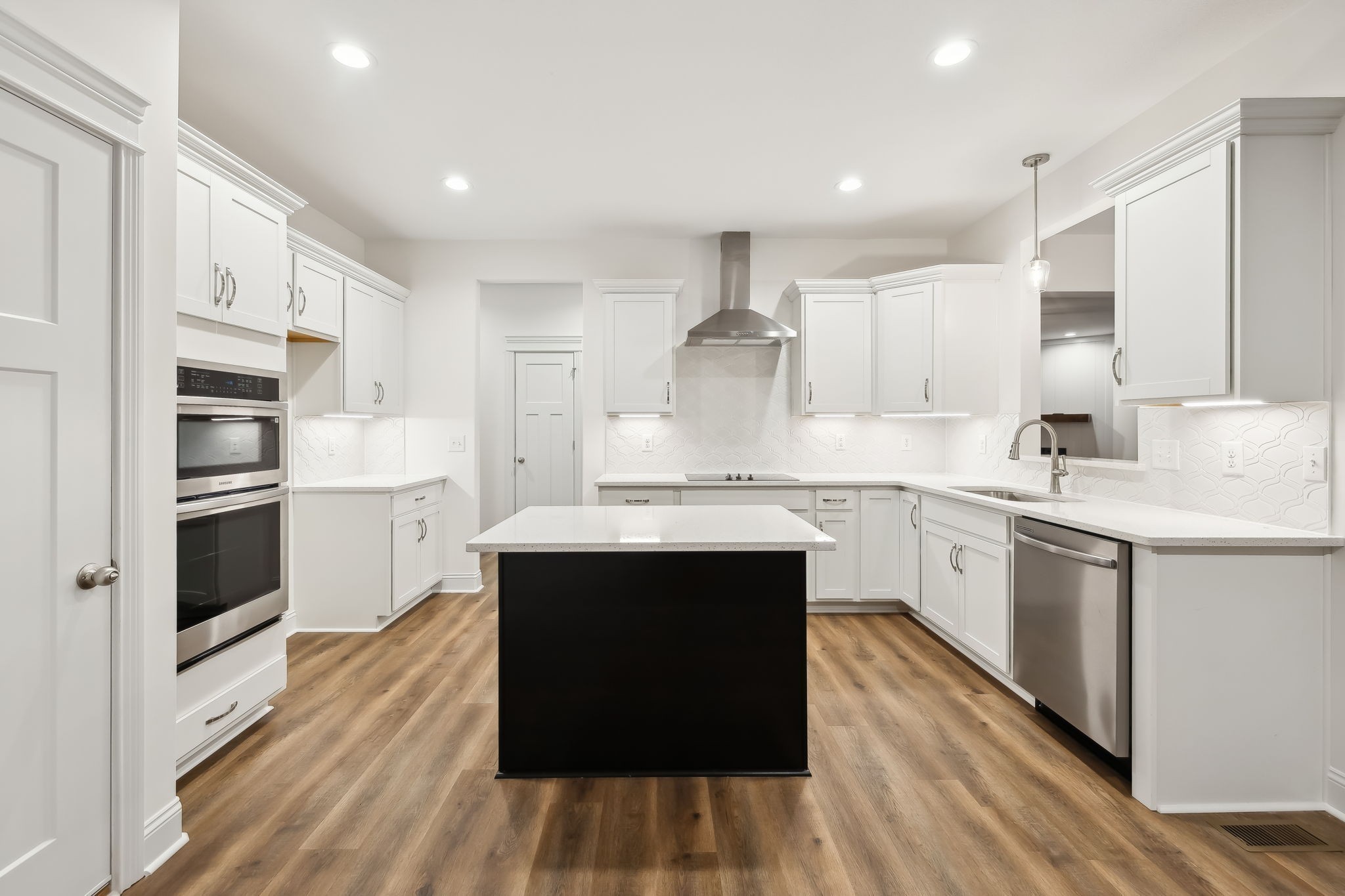 Clarksville, Tennessee, 37043, United States, 4 Bedrooms Bedrooms, ,4 BathroomsBathrooms,Residential,For Sale,2005810