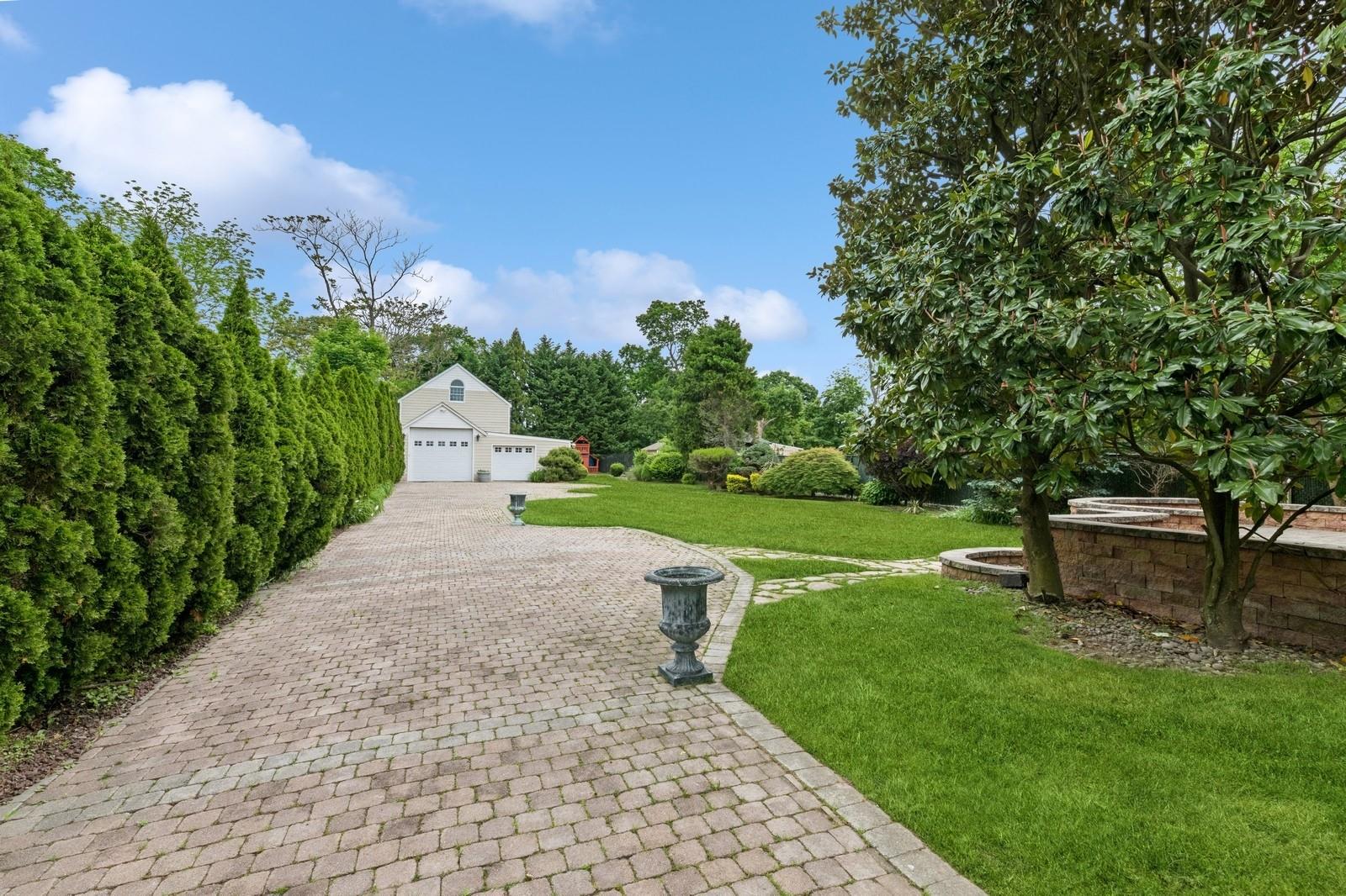 Bay Shore, New York, 11706, United States, 4 Bedrooms Bedrooms, ,3 BathroomsBathrooms,Residential,For Sale,1836669