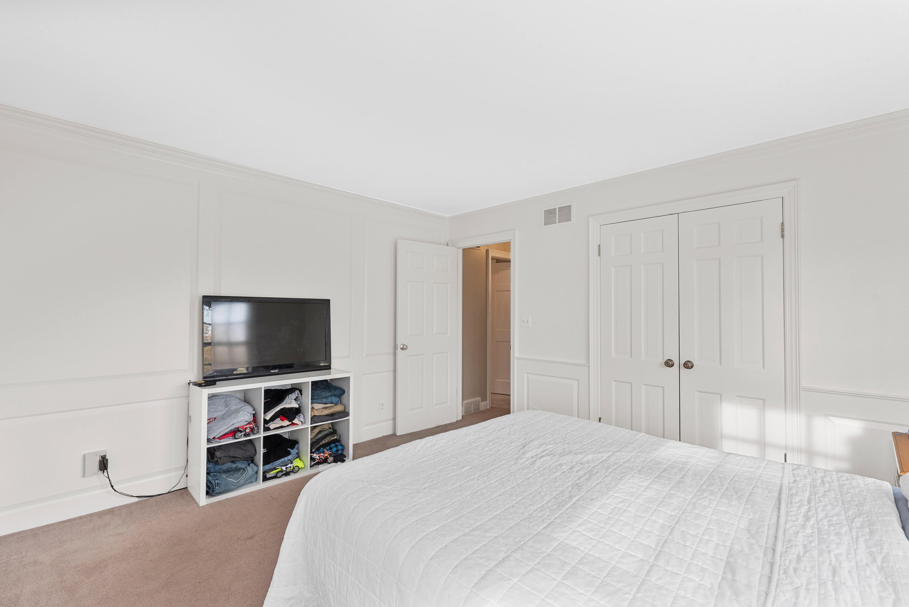 Mequon, Wisconsin, 53092, United States, 4 Bedrooms Bedrooms, ,3 BathroomsBathrooms,Residential,For Sale,1989588