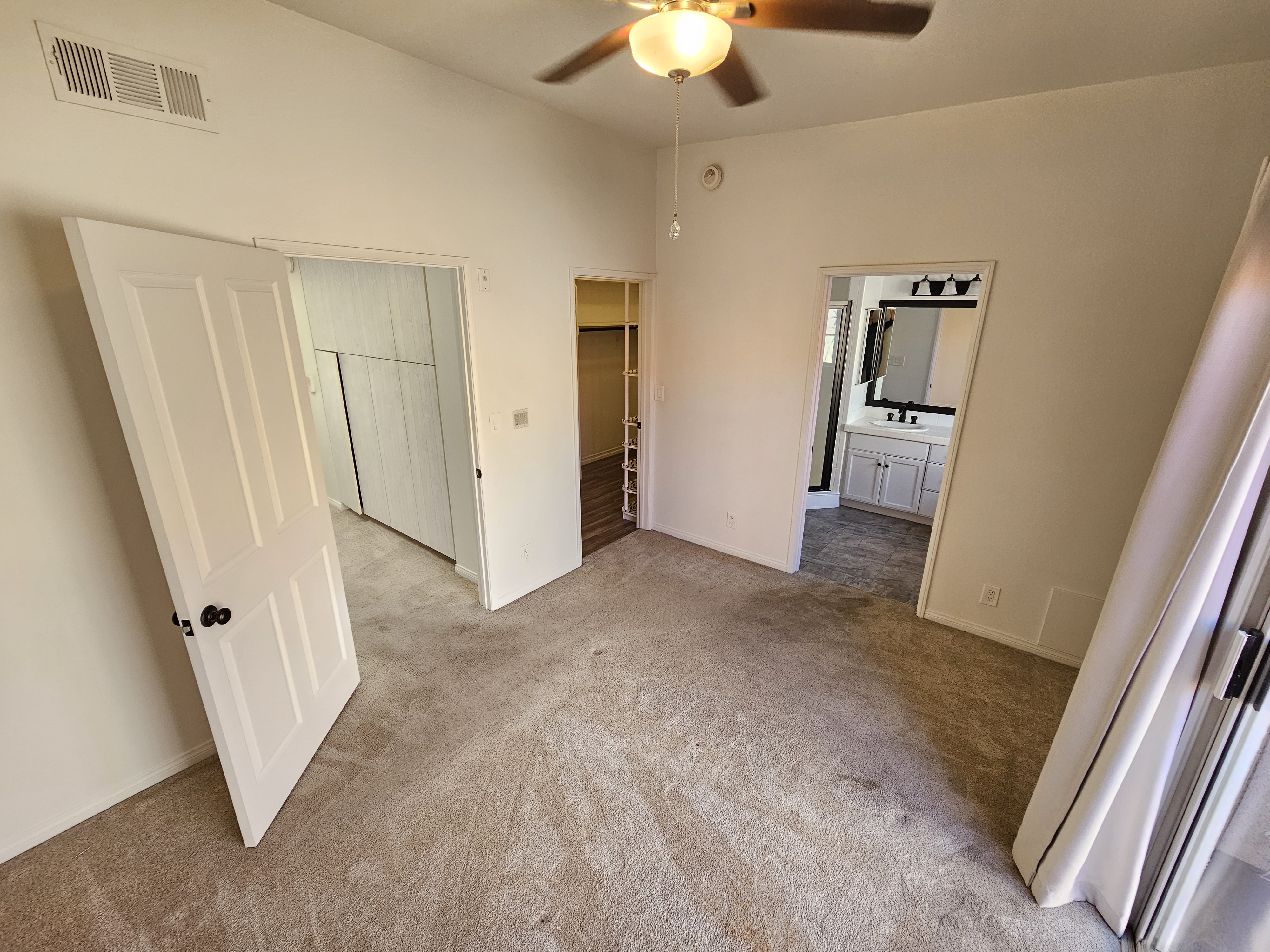 Los Angeles, California, 90068, United States, 2 Bedrooms Bedrooms, ,2 BathroomsBathrooms,Residential,For Sale,1977140