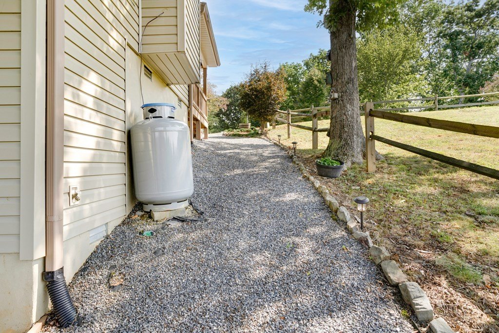 Hiawassee, Georgia, 30546, United States, 2 Bedrooms Bedrooms, ,2 BathroomsBathrooms,Residential,For Sale,1973981