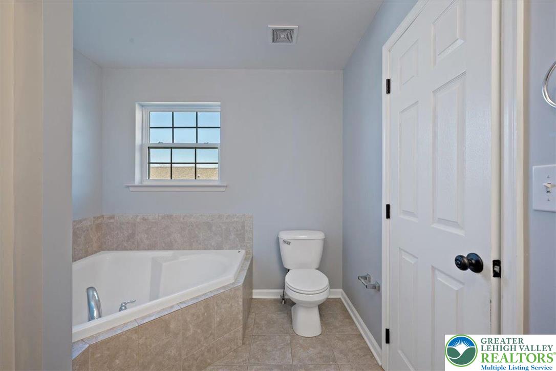 Palmer Twp, Pennsylvania, 18045, United States, 4 Bedrooms Bedrooms, ,3 BathroomsBathrooms,Residential,For Sale,2000563