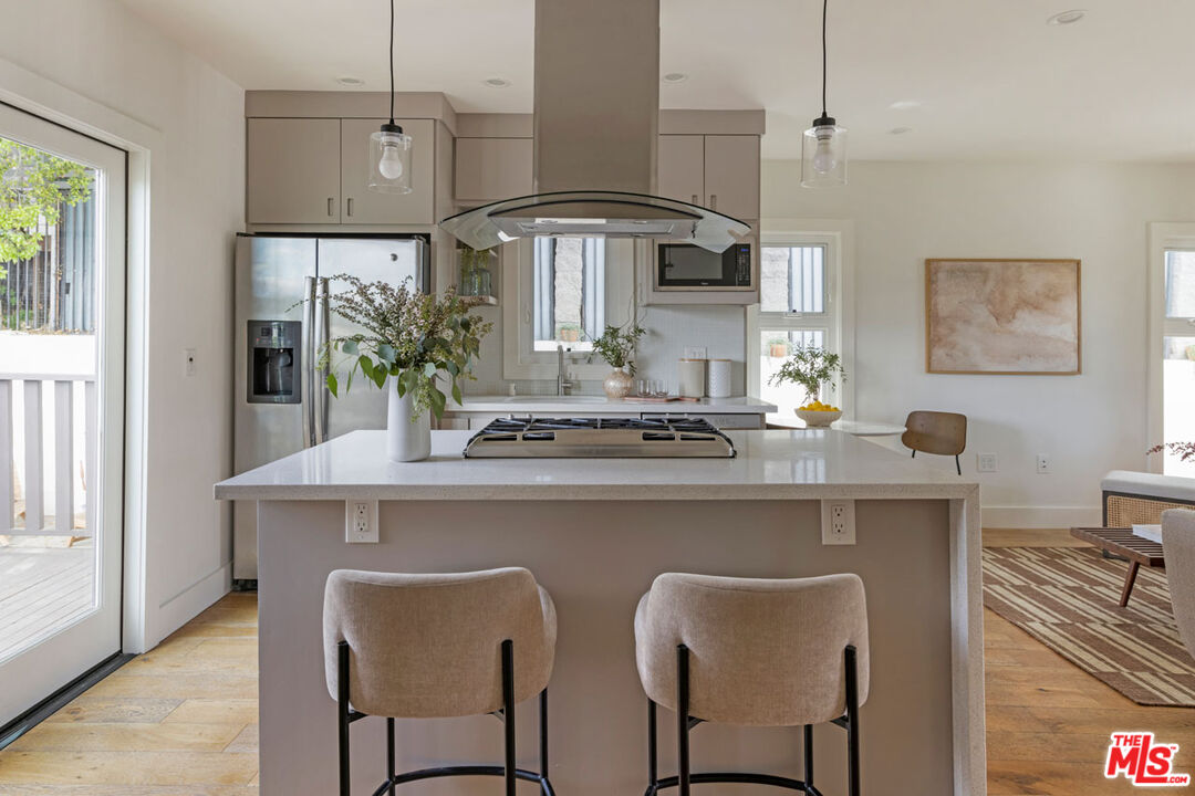 Los Angeles, California, 90042, United States, 1 Bedroom Bedrooms, ,2 BathroomsBathrooms,Residential,For Sale,1828163
