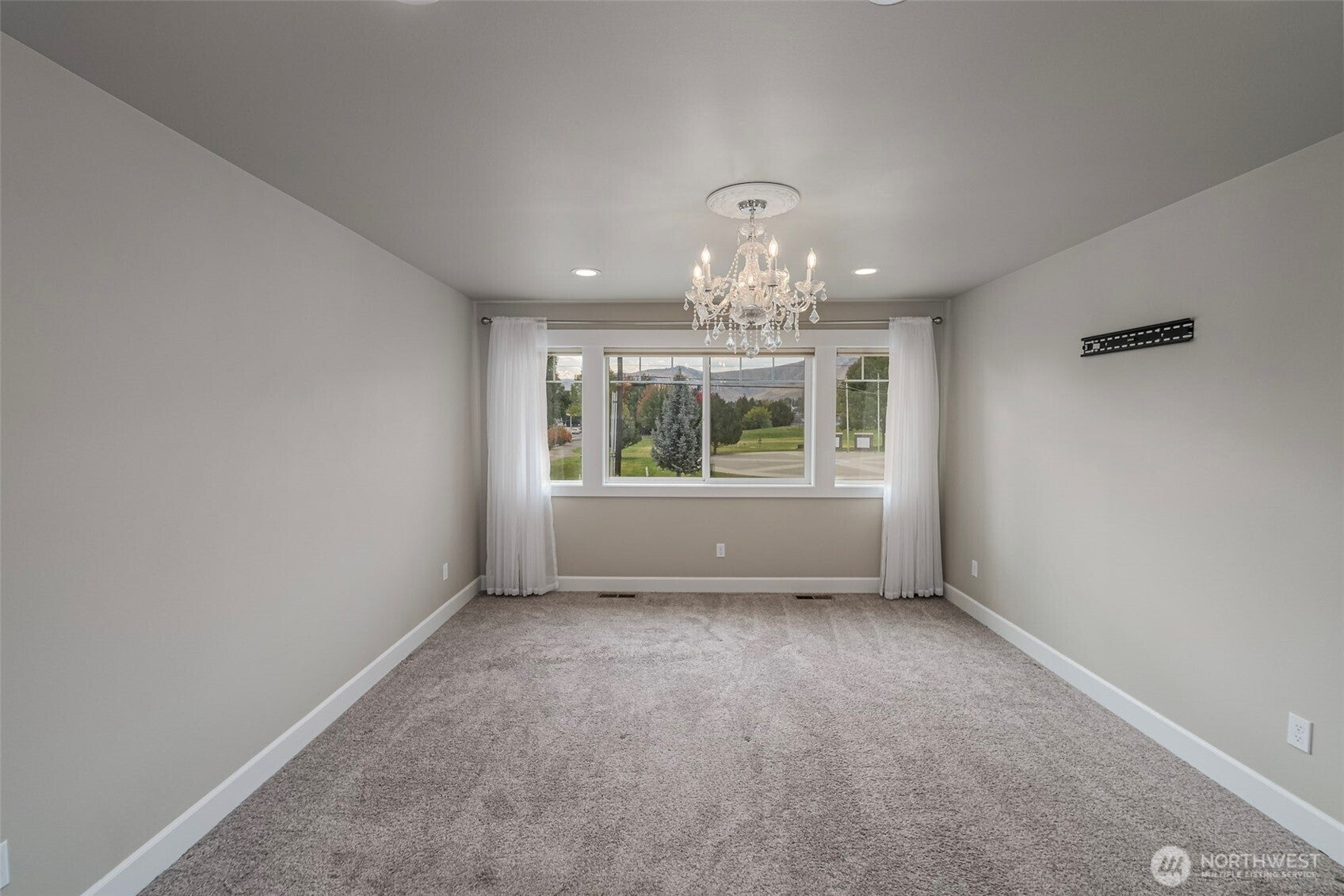 Wenatchee, Washington, 98801, United States, 3 Bedrooms Bedrooms, ,3 BathroomsBathrooms,Residential,For Sale,1998254