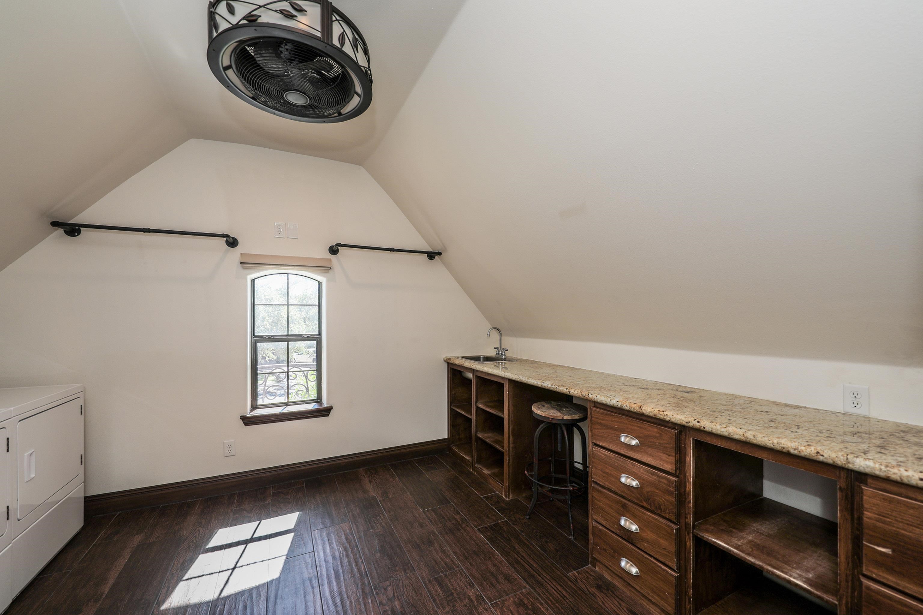 Laredo, Texas, 78041, United States, 4 Bedrooms Bedrooms, ,5 BathroomsBathrooms,Residential,For Sale,1989337