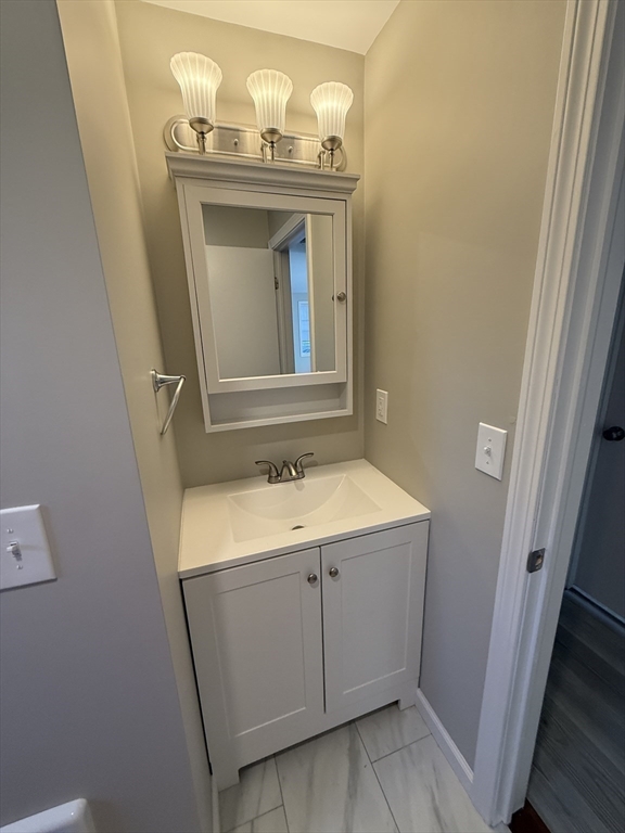 North Attleboro, Massachusetts, 02760, United States, 4 Bedrooms Bedrooms, ,2 BathroomsBathrooms,Residential,For Sale,1988350