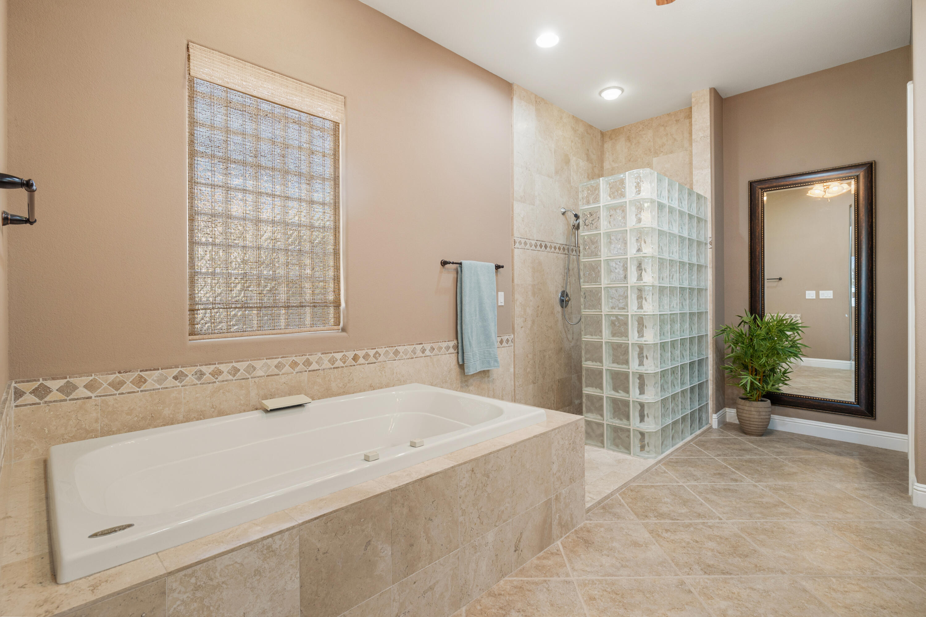 La Quinta, California, 92253, United States, 3 Bedrooms Bedrooms, ,4 BathroomsBathrooms,Residential,For Sale,2002197