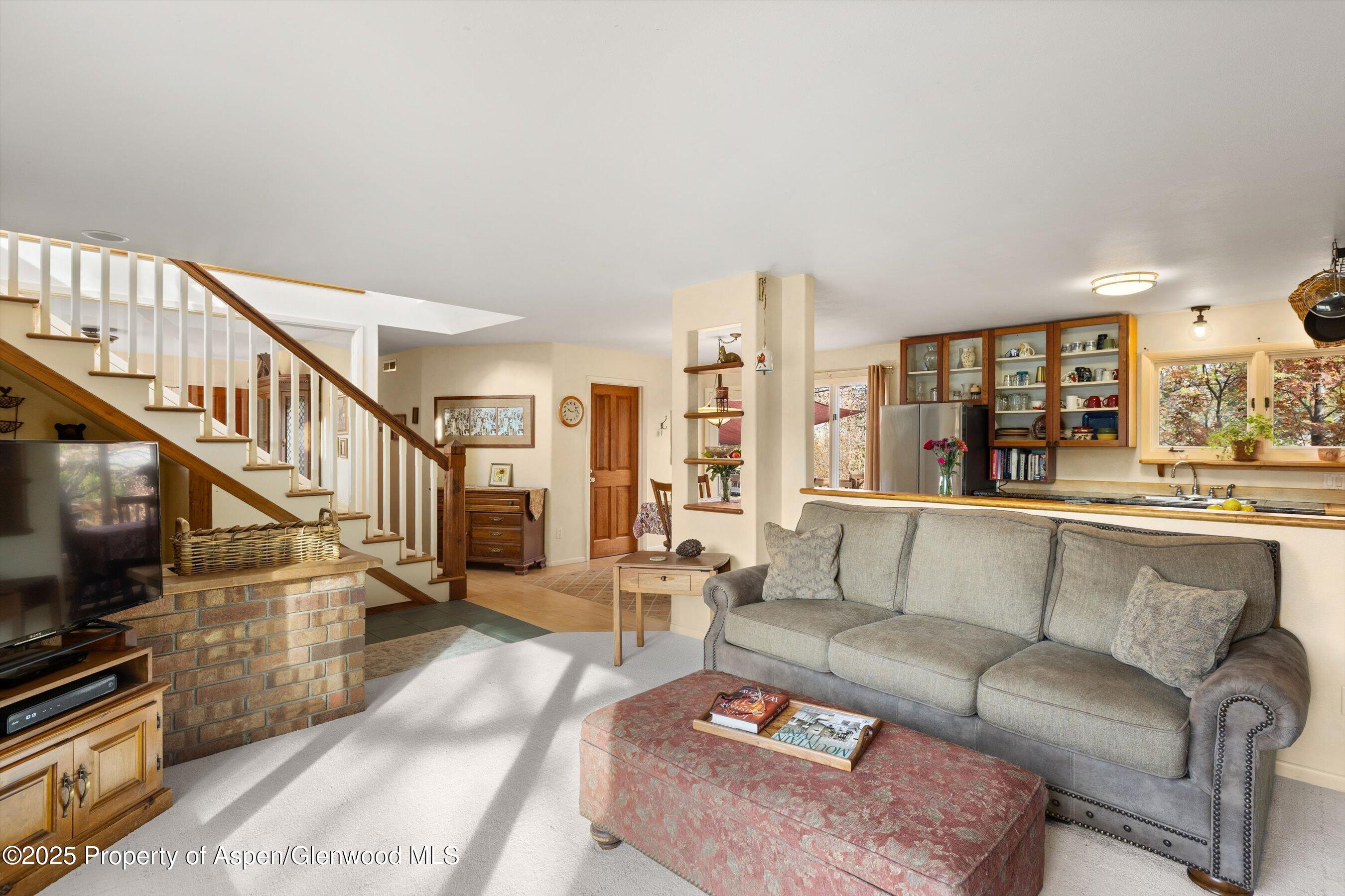 Carbondale, Colorado, 81623, United States, 6 Bedrooms Bedrooms, ,4 BathroomsBathrooms,Residential,For Sale,1986290