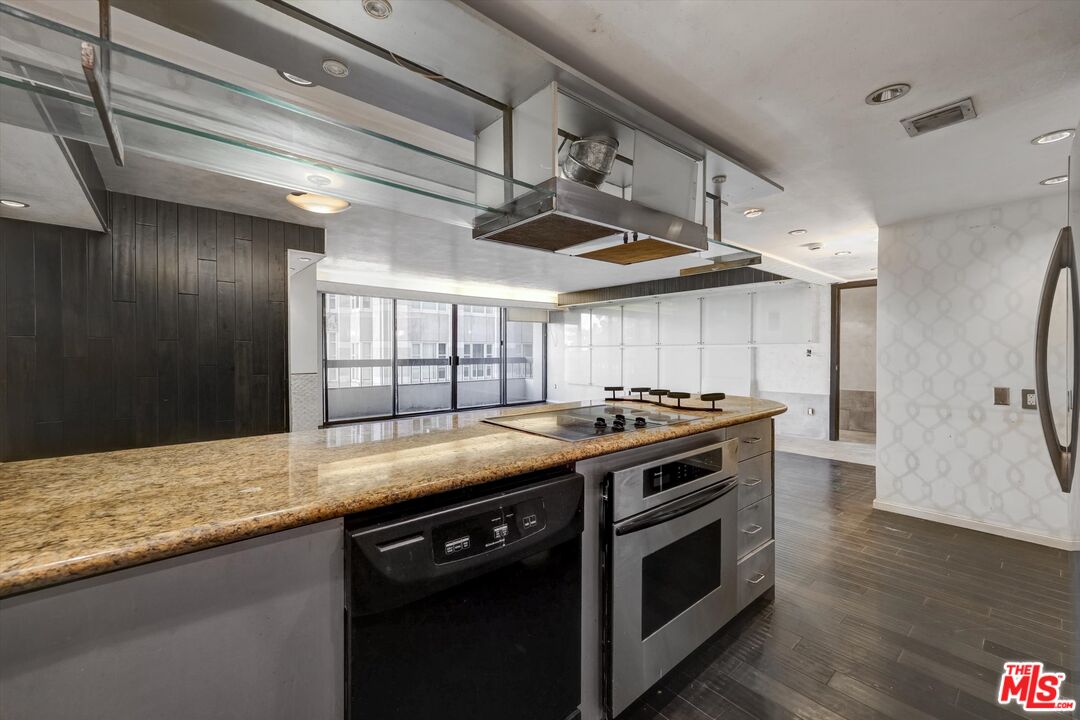 Los Angeles, California, 90024, United States, 2 Bedrooms Bedrooms, ,1 BathroomBathrooms,Residential,For Sale,1939322