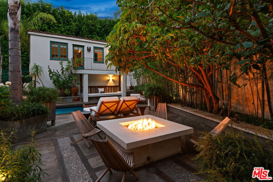 Los Angeles, California, 90069, United States, 4 Bedrooms Bedrooms, ,4 BathroomsBathrooms,Residential,For Sale,1911596