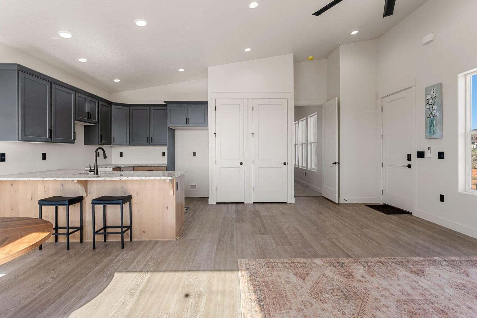 Kanab, Utah, 84741, United States, 5 Bedrooms Bedrooms, ,4 BathroomsBathrooms,Residential,For Sale,2005091