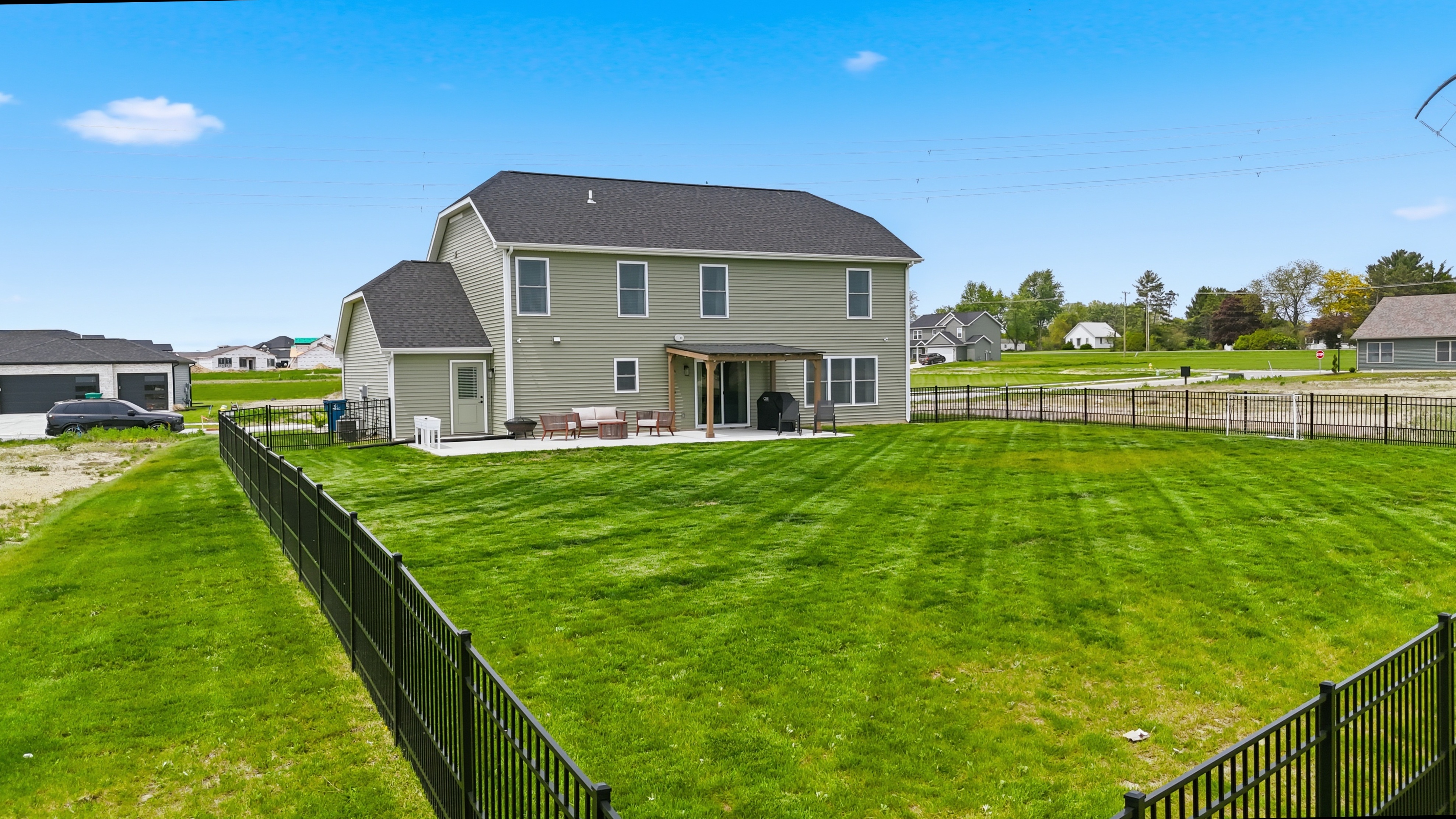  Move-in Four Bedroom Home Loaded with Upgrades - 物件實景